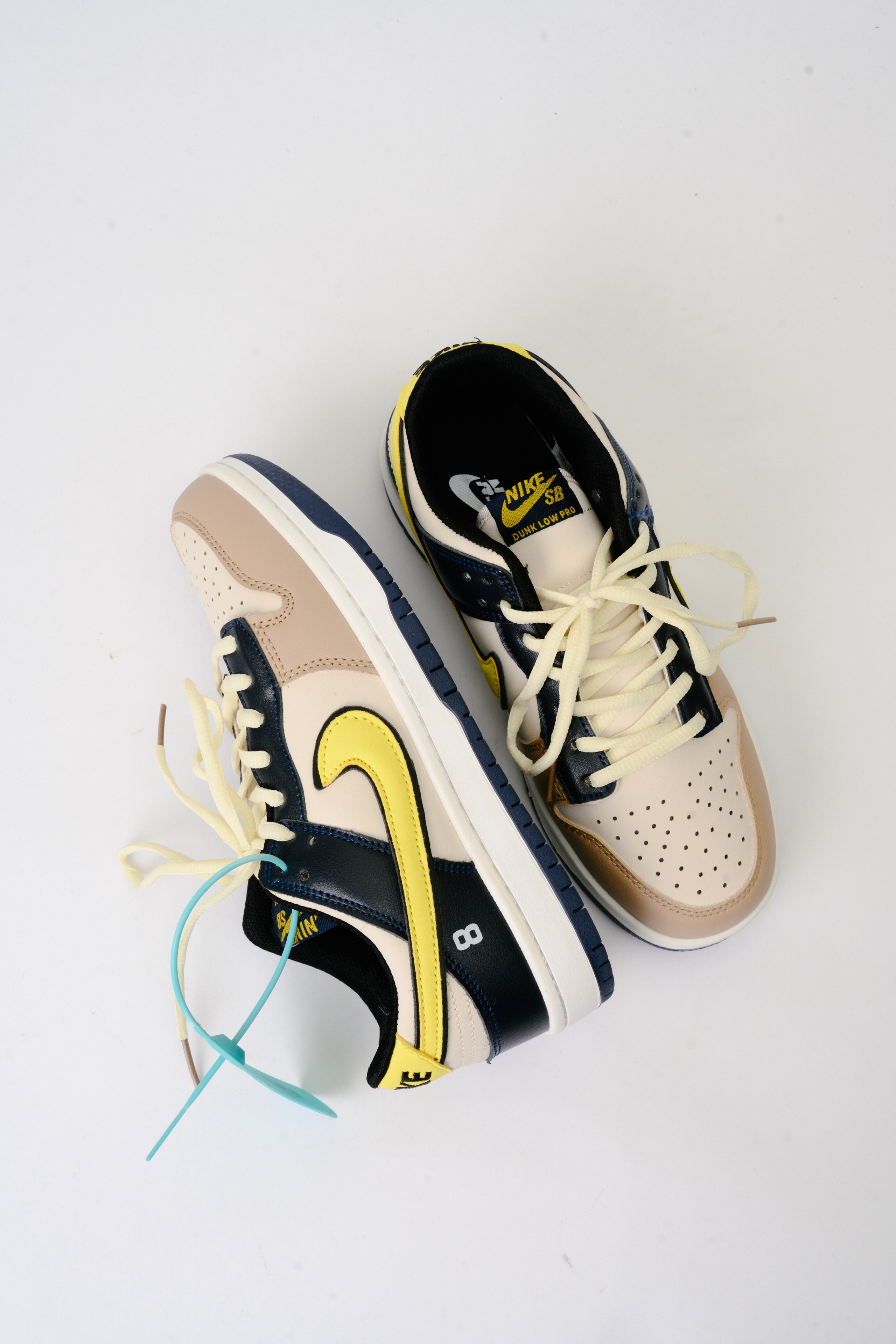 Кроссовки для wb. Фотограф в Красноярске