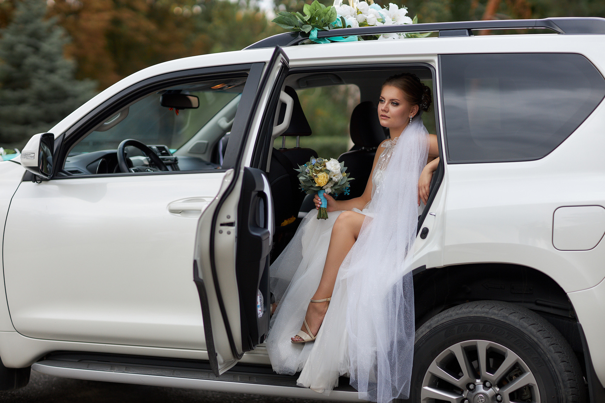 Свадебный день прогулка в сосновом лесу. Банкетный зал Акрополь. Фото видео съёмка в Белой Калитве дуэт Герман и Инна