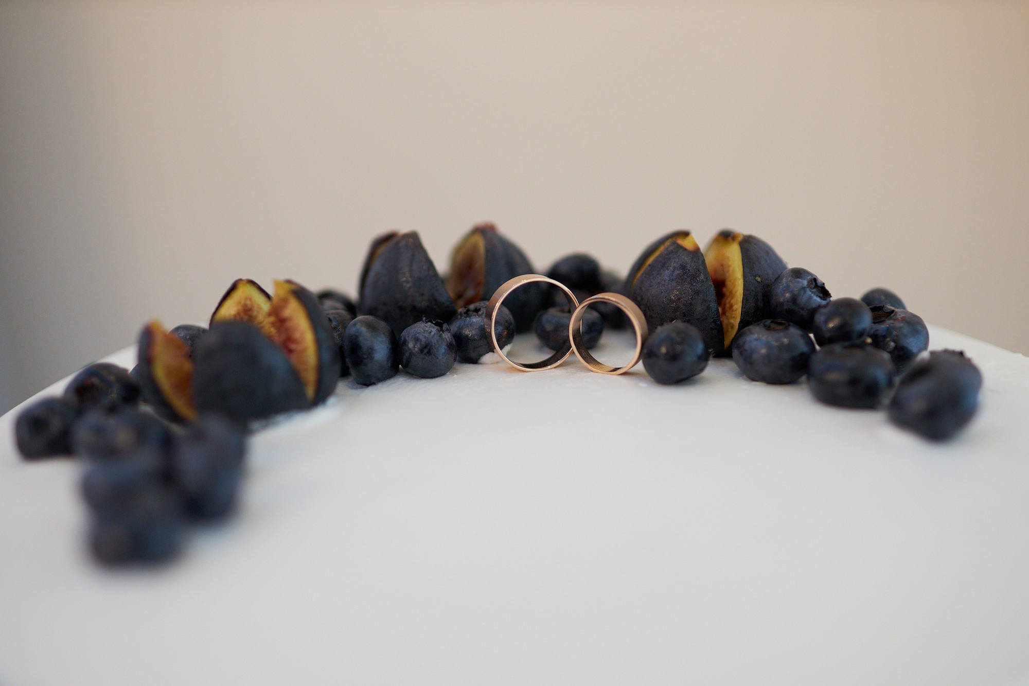 Свадебный день прогулка в сосновом лесу. Банкетный зал Акрополь. Фото видео съёмка в Белой Калитве дуэт Герман и Инна