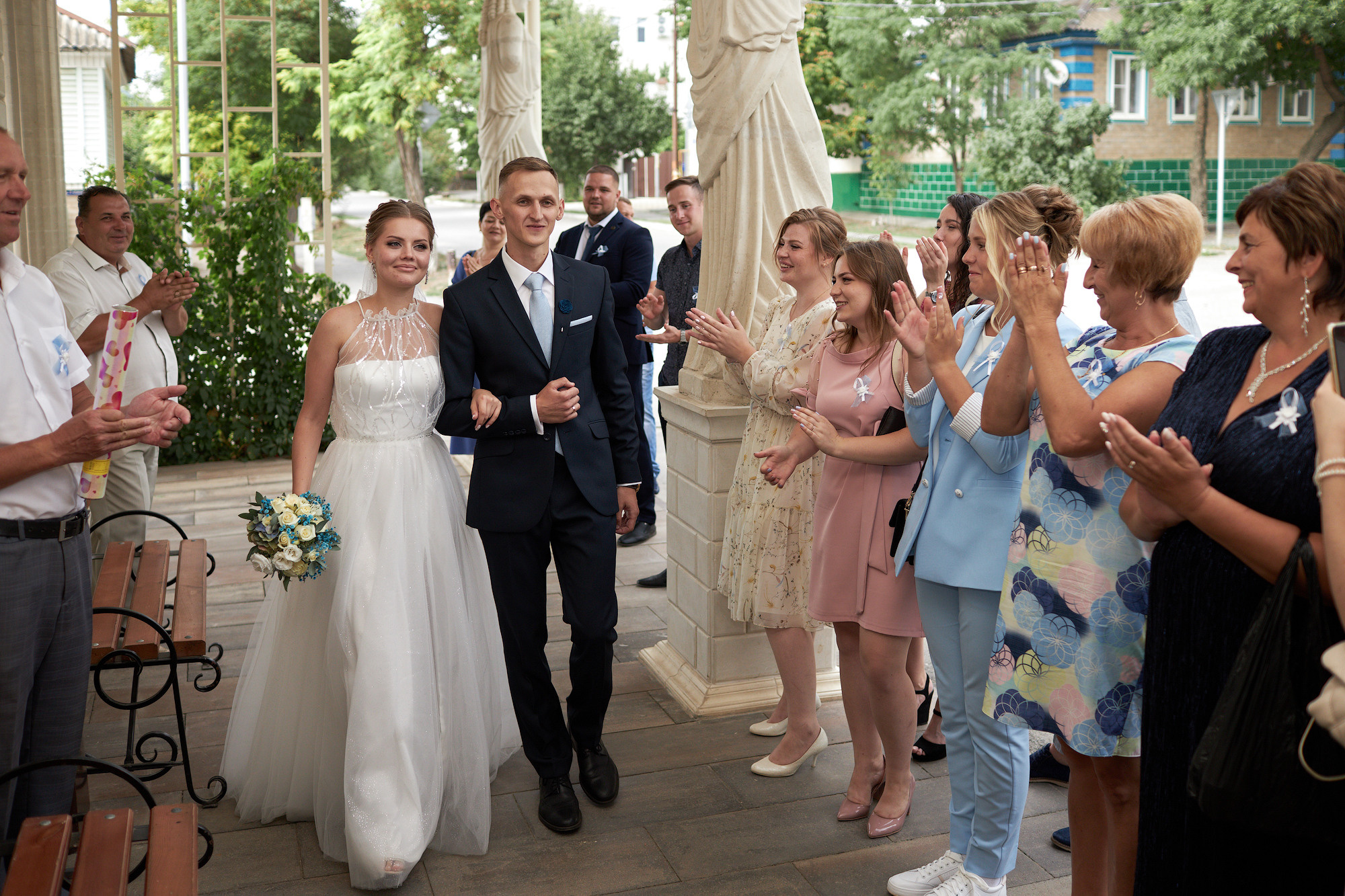 Свадебный день прогулка в сосновом лесу. Банкетный зал Акрополь. Фото видео съёмка в Белой Калитве дуэт Герман и Инна