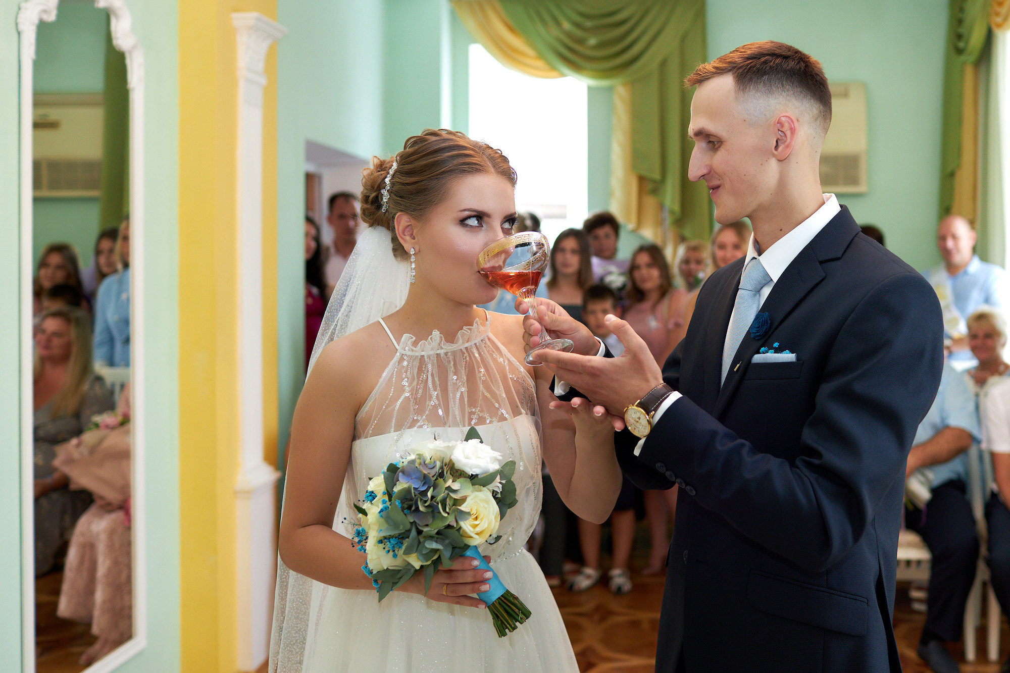 Свадебный день прогулка в сосновом лесу. Банкетный зал Акрополь. Фото видео съёмка в Белой Калитве дуэт Герман и Инна