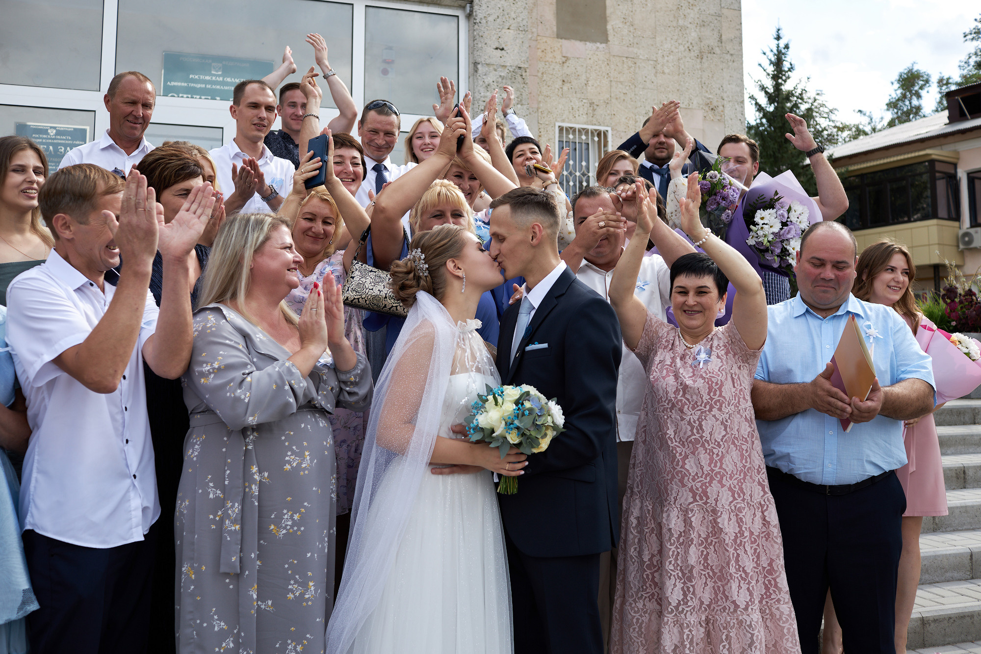 Свадебный день прогулка в сосновом лесу. Банкетный зал Акрополь. Фото видео съёмка в Белой Калитве дуэт Герман и Инна