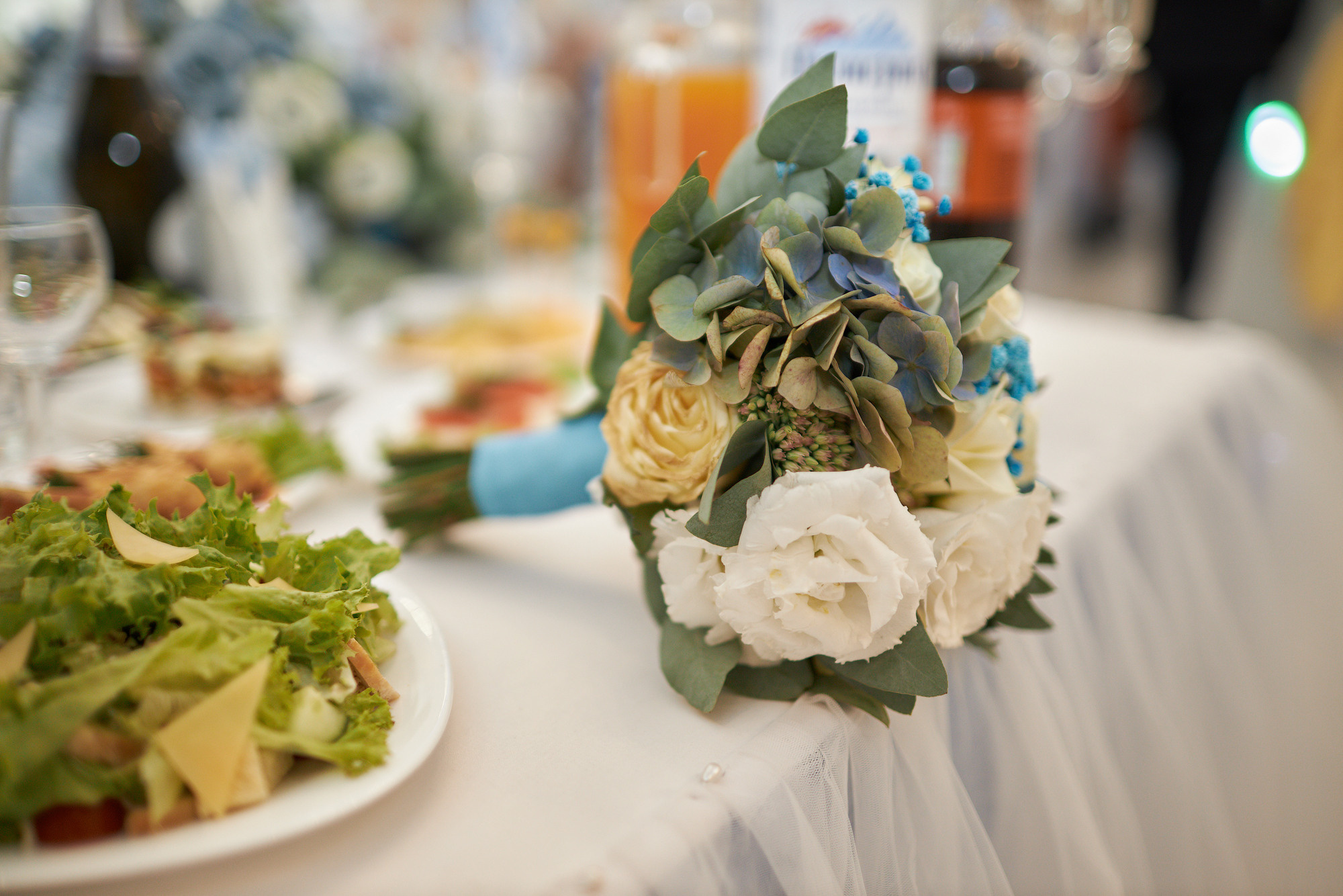 Свадебный день прогулка в сосновом лесу. Банкетный зал Акрополь. Фото видео съёмка в Белой Калитве дуэт Герман и Инна