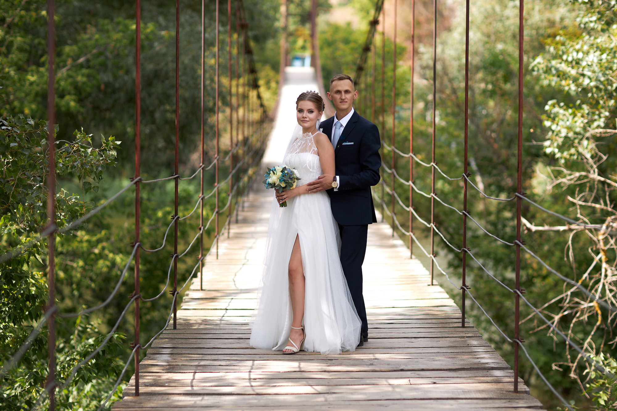 Свадебный день прогулка в сосновом лесу. Банкетный зал Акрополь. Фото видео съёмка в Белой Калитве дуэт Герман и Инна
