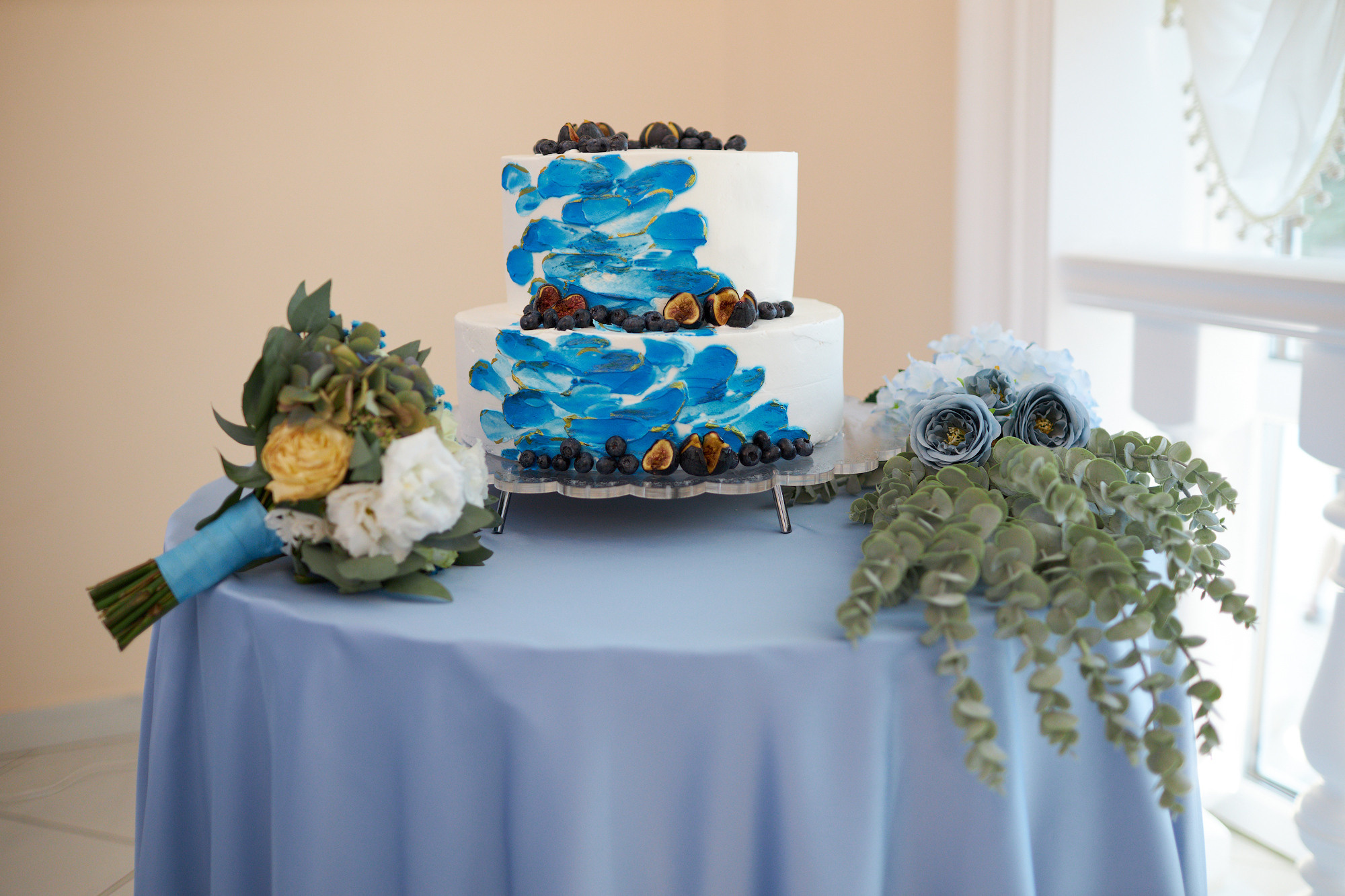 Свадебный день прогулка в сосновом лесу. Банкетный зал Акрополь. Фото видео съёмка в Белой Калитве дуэт Герман и Инна