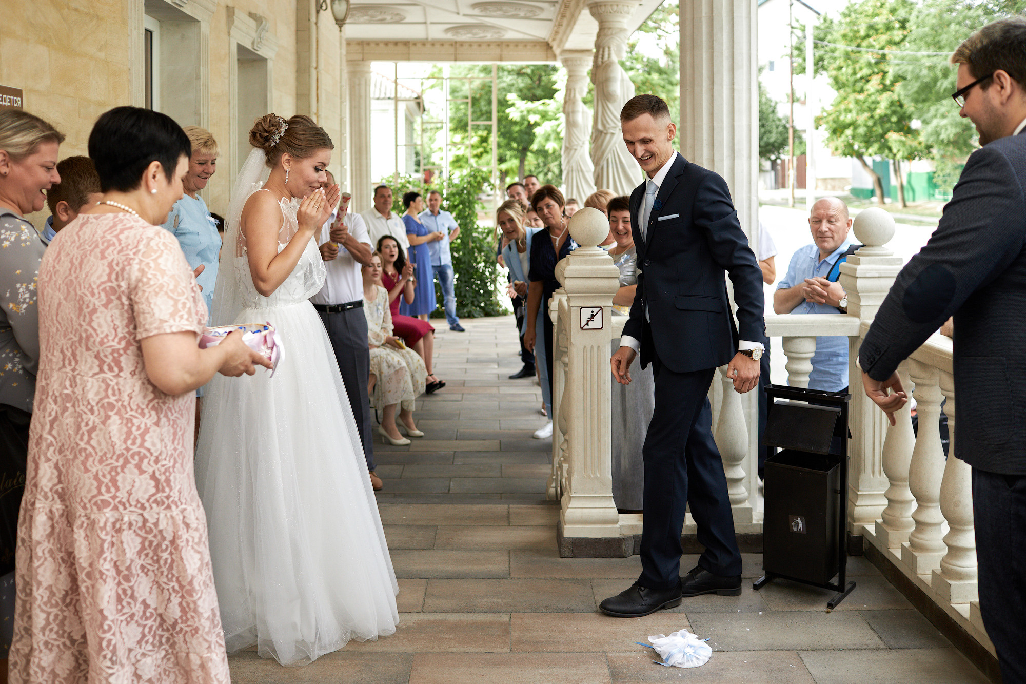 Свадебный день прогулка в сосновом лесу. Банкетный зал Акрополь. Фото видео съёмка в Белой Калитве дуэт Герман и Инна