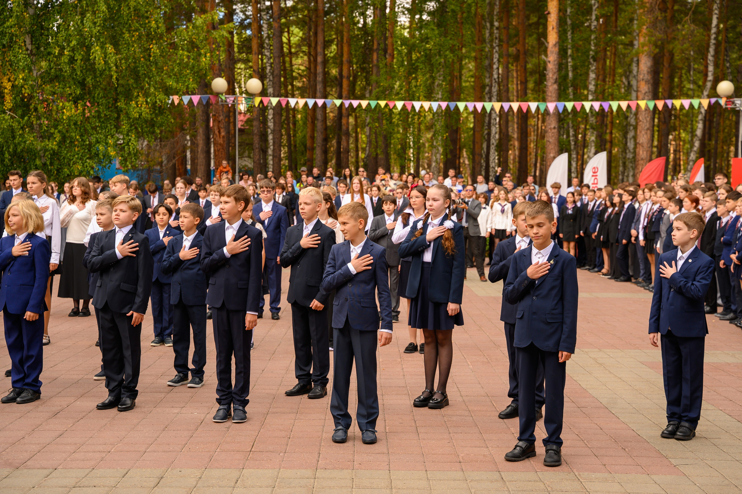 1 сентября линейка ФМШ. Фотограф новорожденных, семейный детский в Тюмени Татьяна Морозова