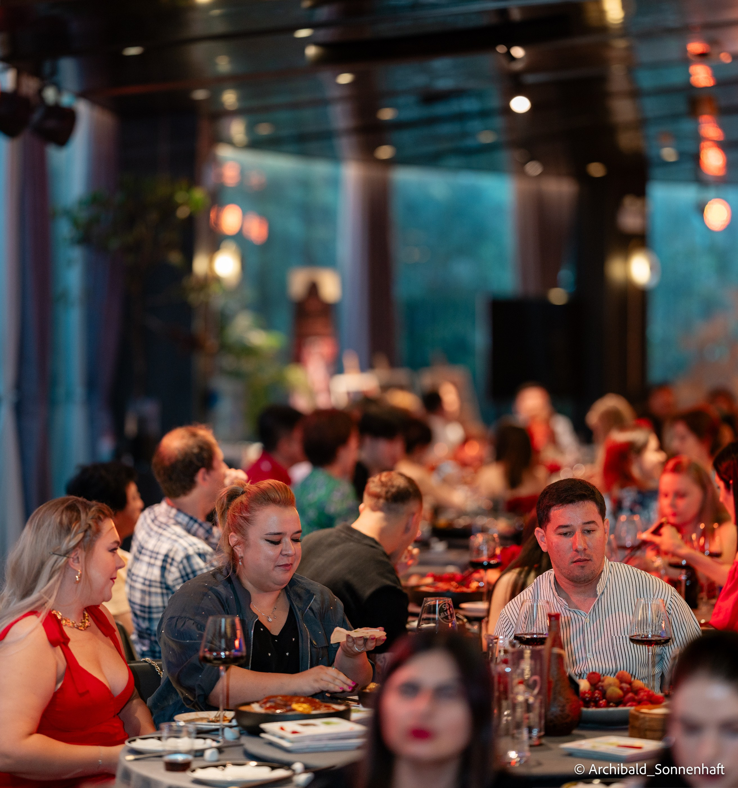 Georgian party. Photographer in Guangzhou, China. Archibald Sonnenhaft