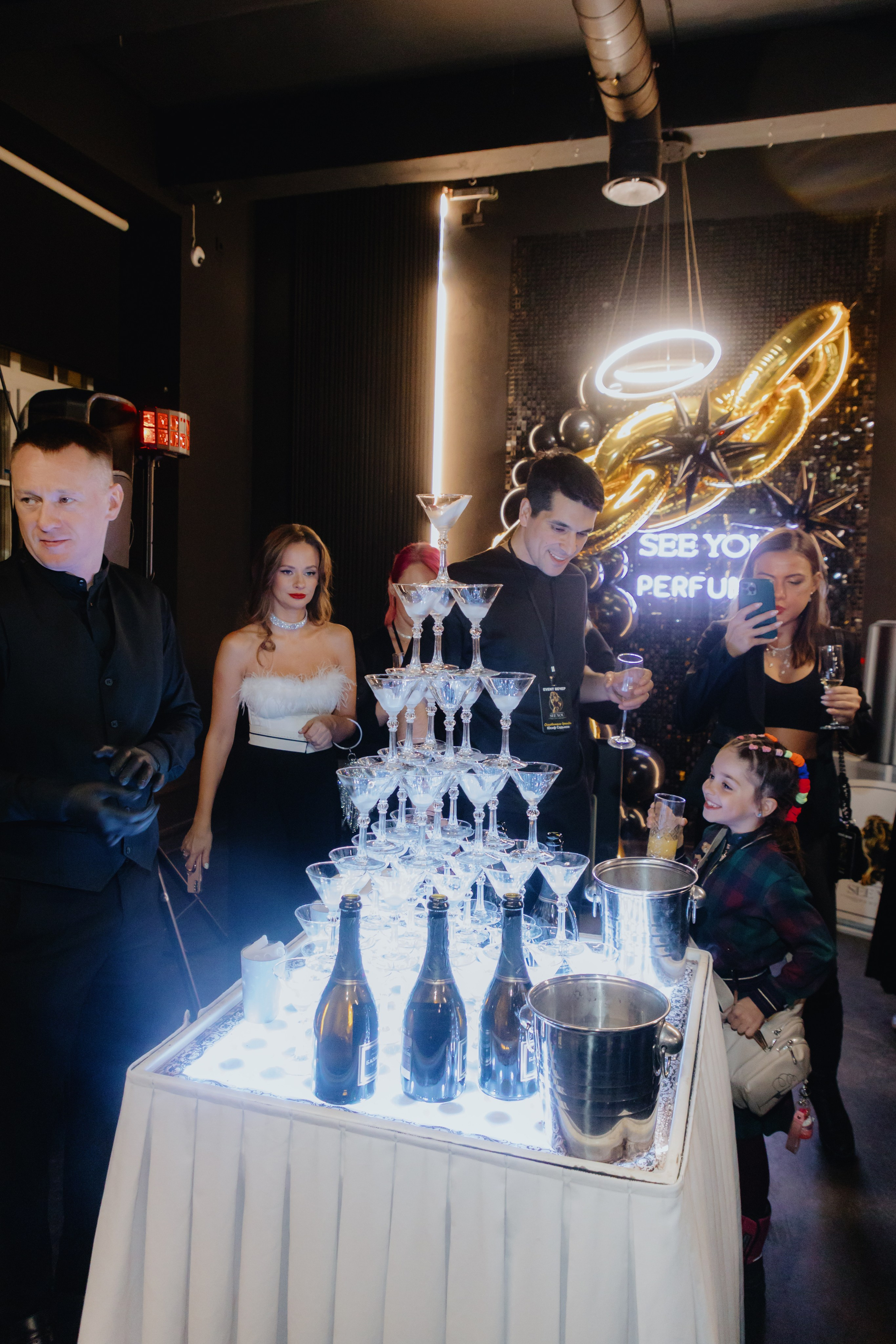 See `You Perfume. Фотограф в Москве и Санкт-Петербурге Дарина