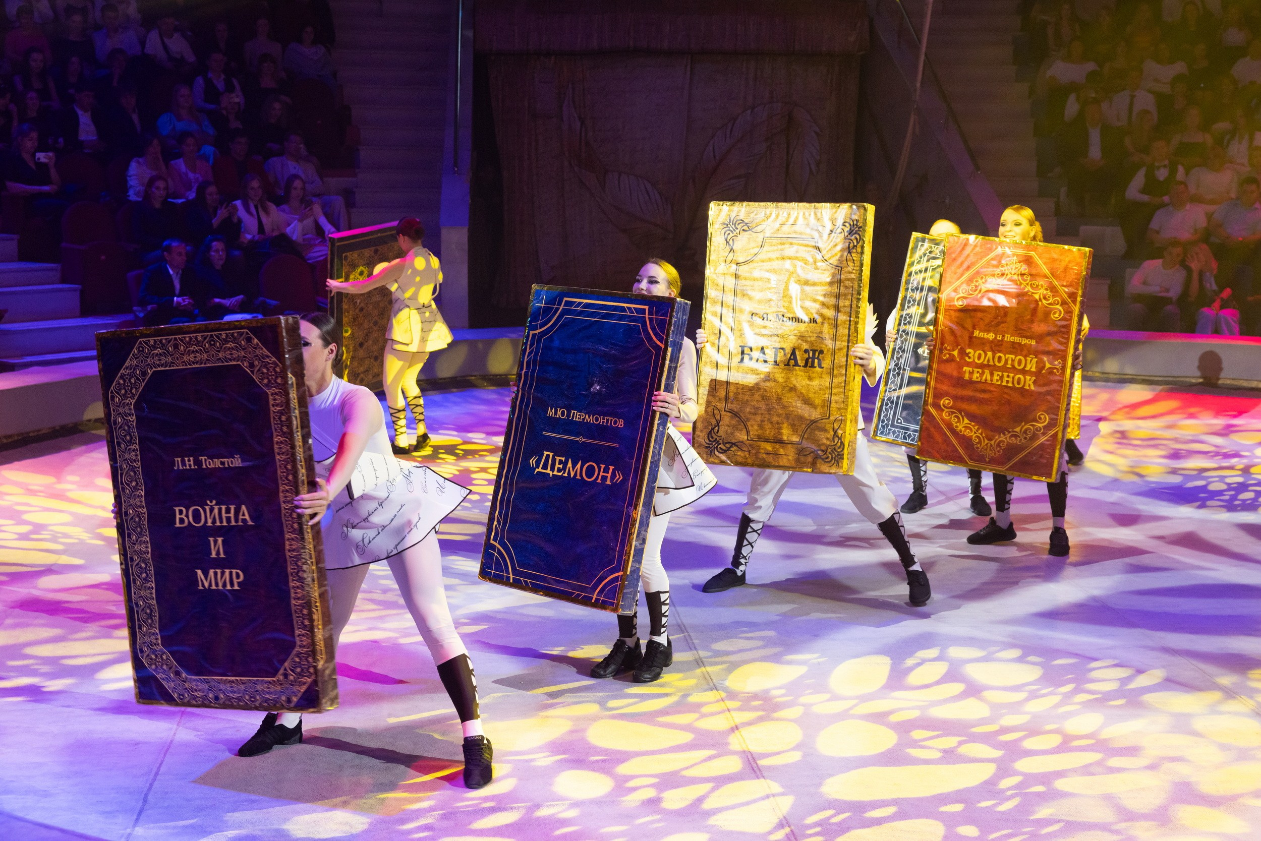 Городской бал выпускников (24 июня 2025). Репортажный фотограф Алексей Пирязев