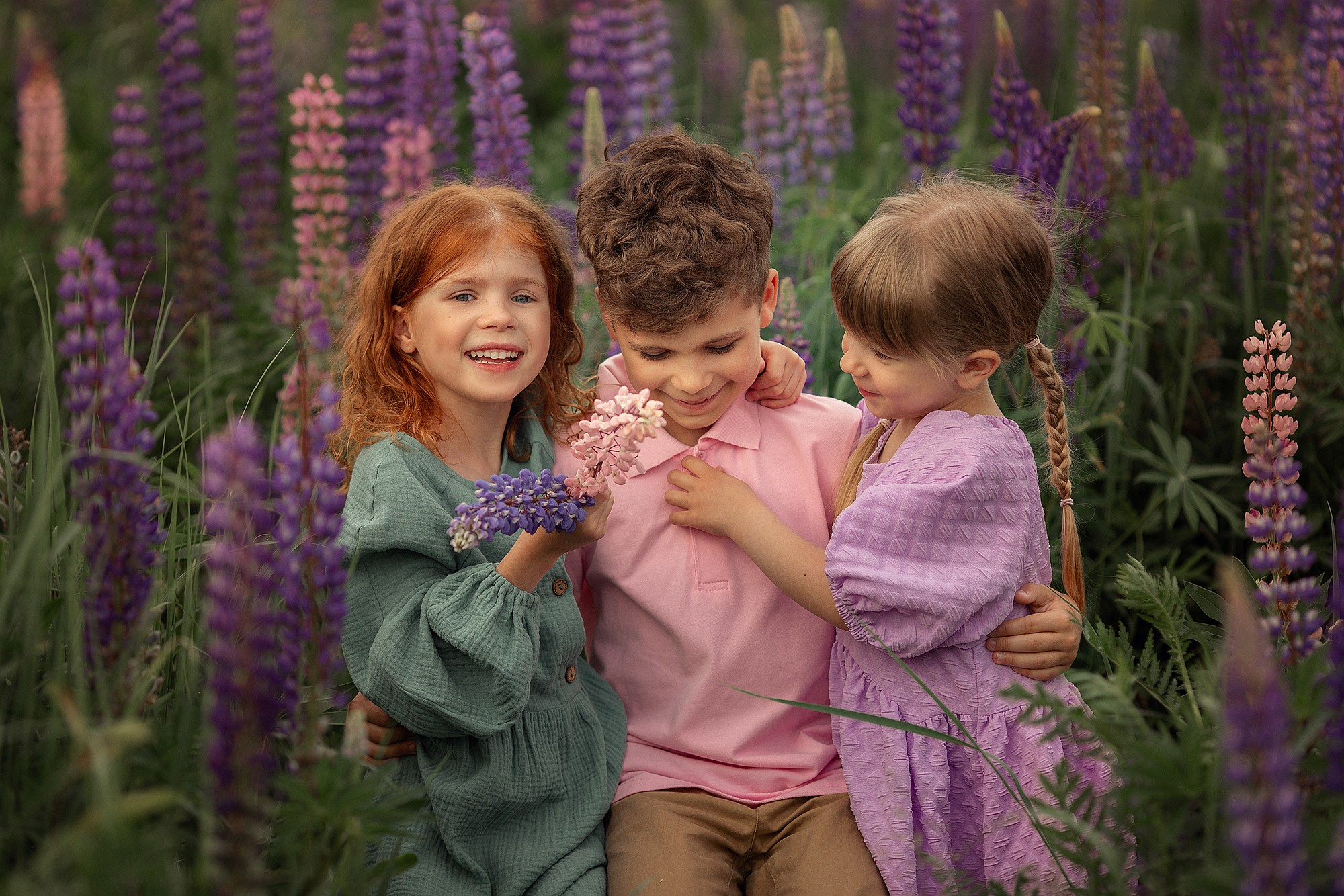 Красивая семейная съемка в люпиновом поле. Tatyana Nadezhdina Family photographer