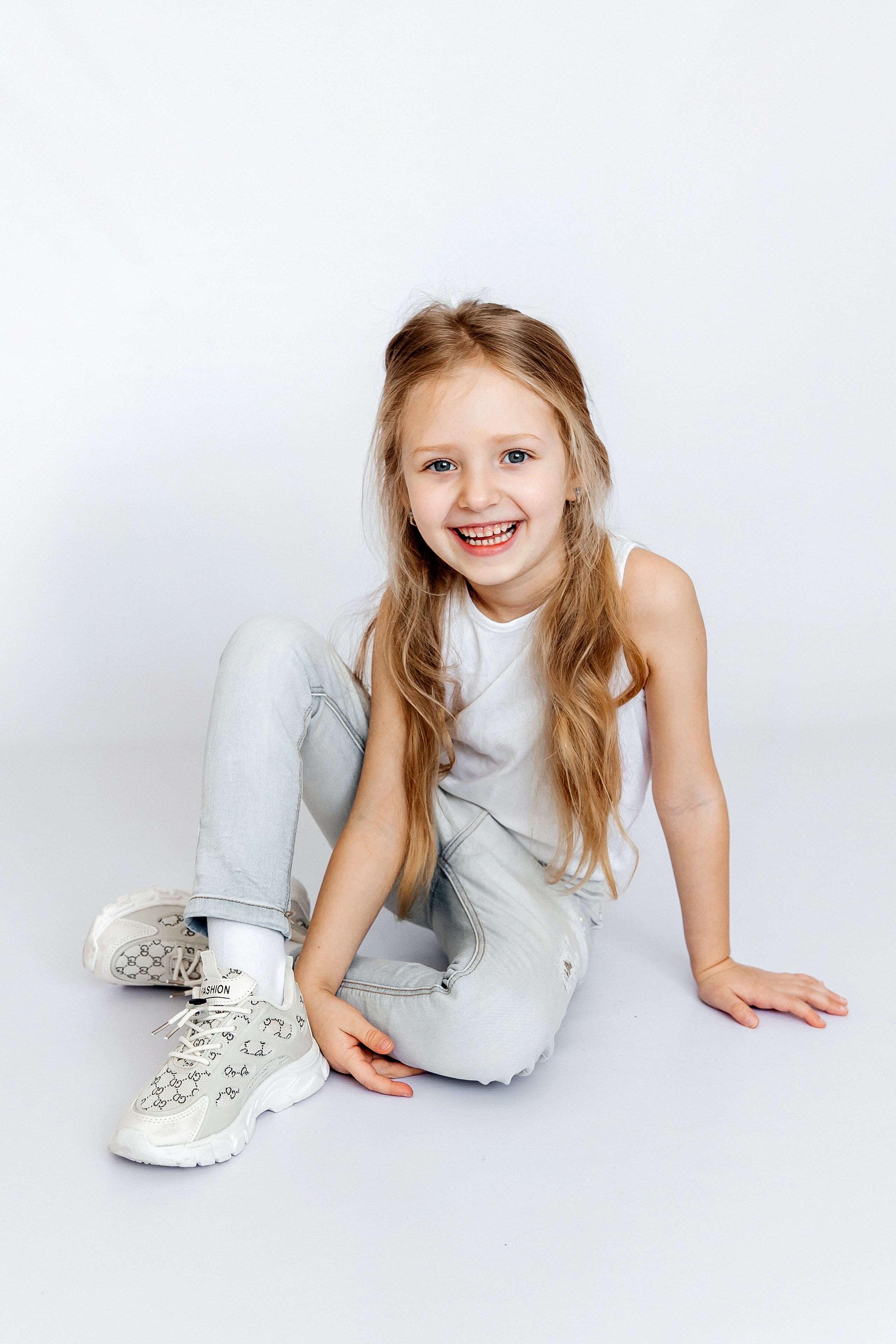 Белый фон. Детский фотограф, выпускные альбомы в Нижнем Новгороде Бодягина Мария