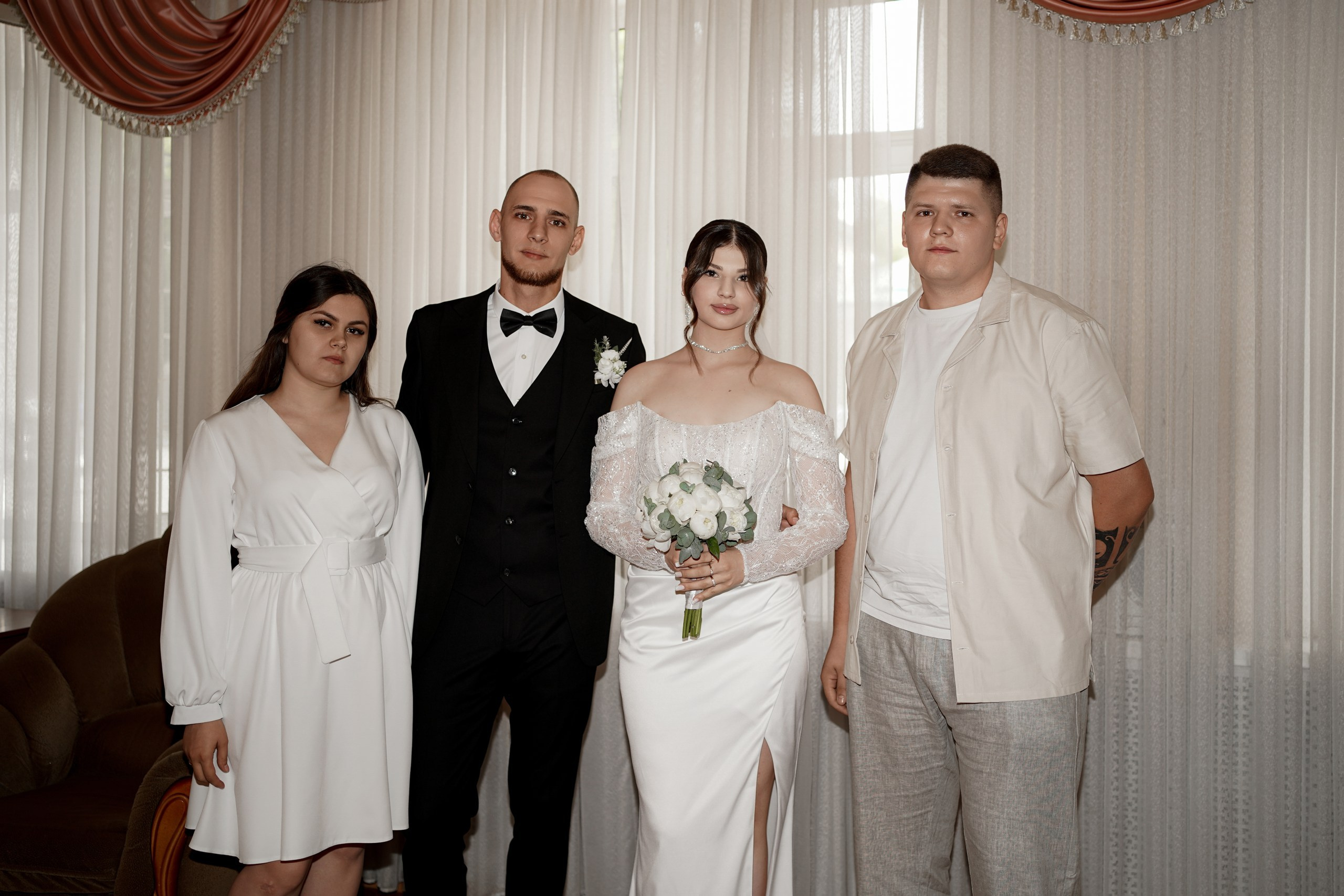 Эдуард и Анастасия на свадебной фотосессии в Новочеркасске. Свадебный фотограф в Ростове-на-Дону. Таинство Крещения и Венчания, семейные фотосессии. Алёна Чёботова