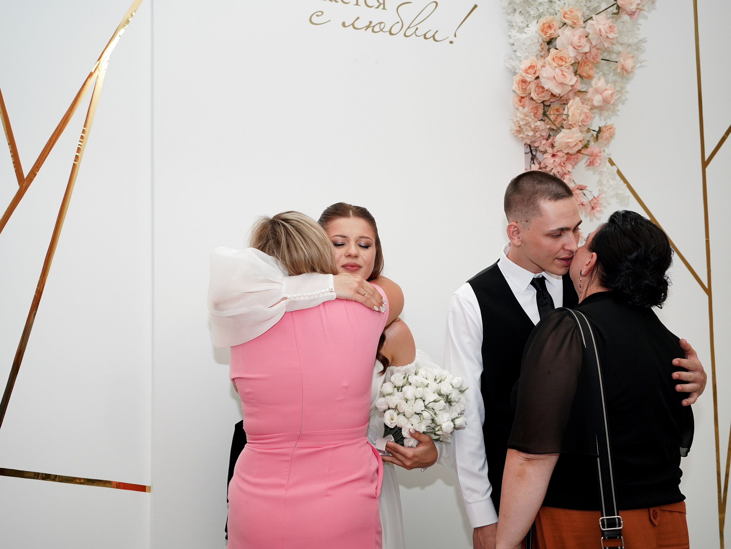 Свадебная фотосессия в Пролетарском ЗАГСе. Свадебный фотограф в Ростове-на-Дону. Таинство Крещения и Венчания, семейные фотосессии. Алёна Чёботова