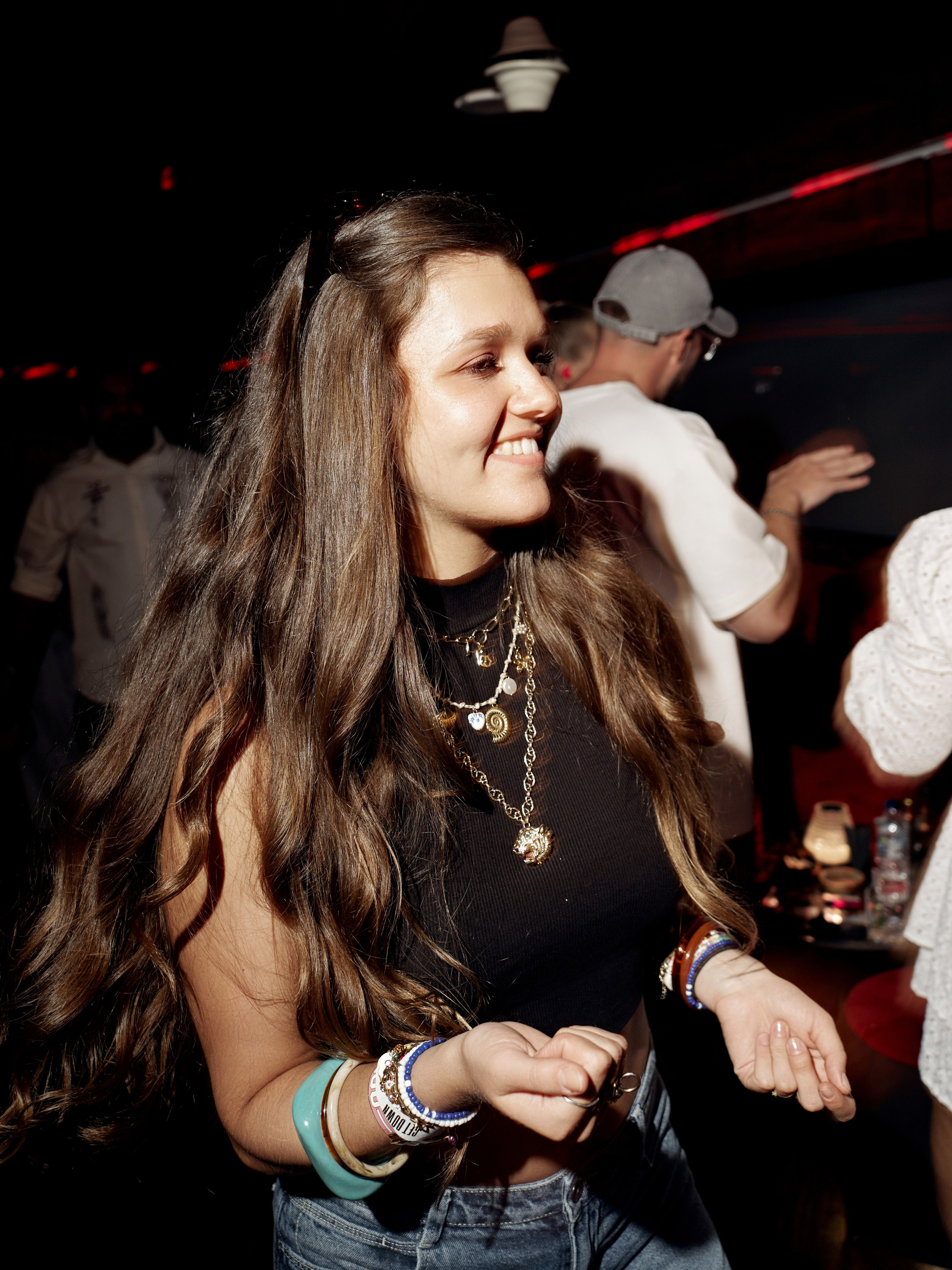 CLUB. NOIZOMAX Художественный фотограф в Дубай