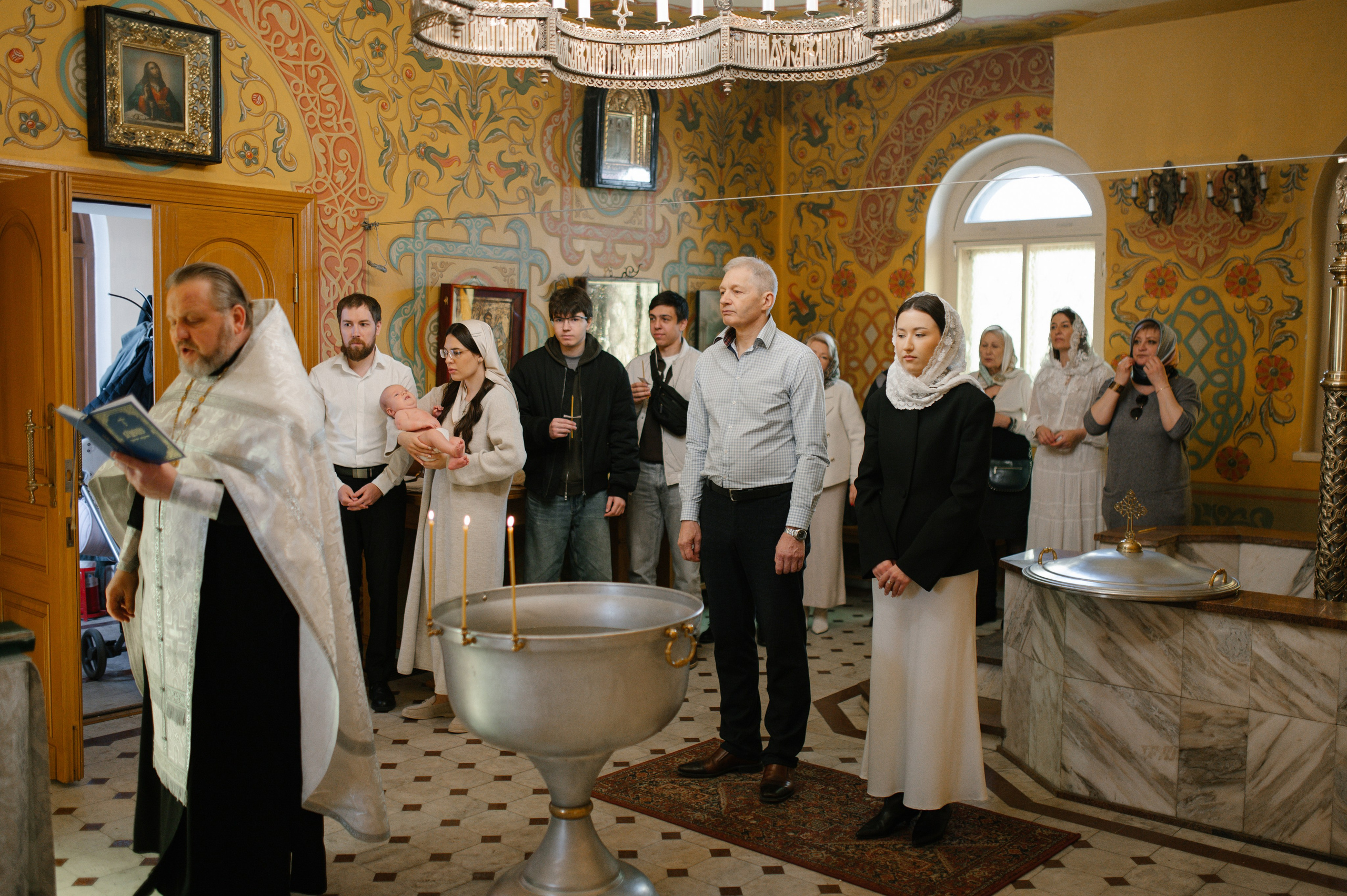 Крещение в Храме Воздвижения Креста Господня в Алтуфьеве. Семейный и свадебный фотограф в Москве Татьяна Николаева