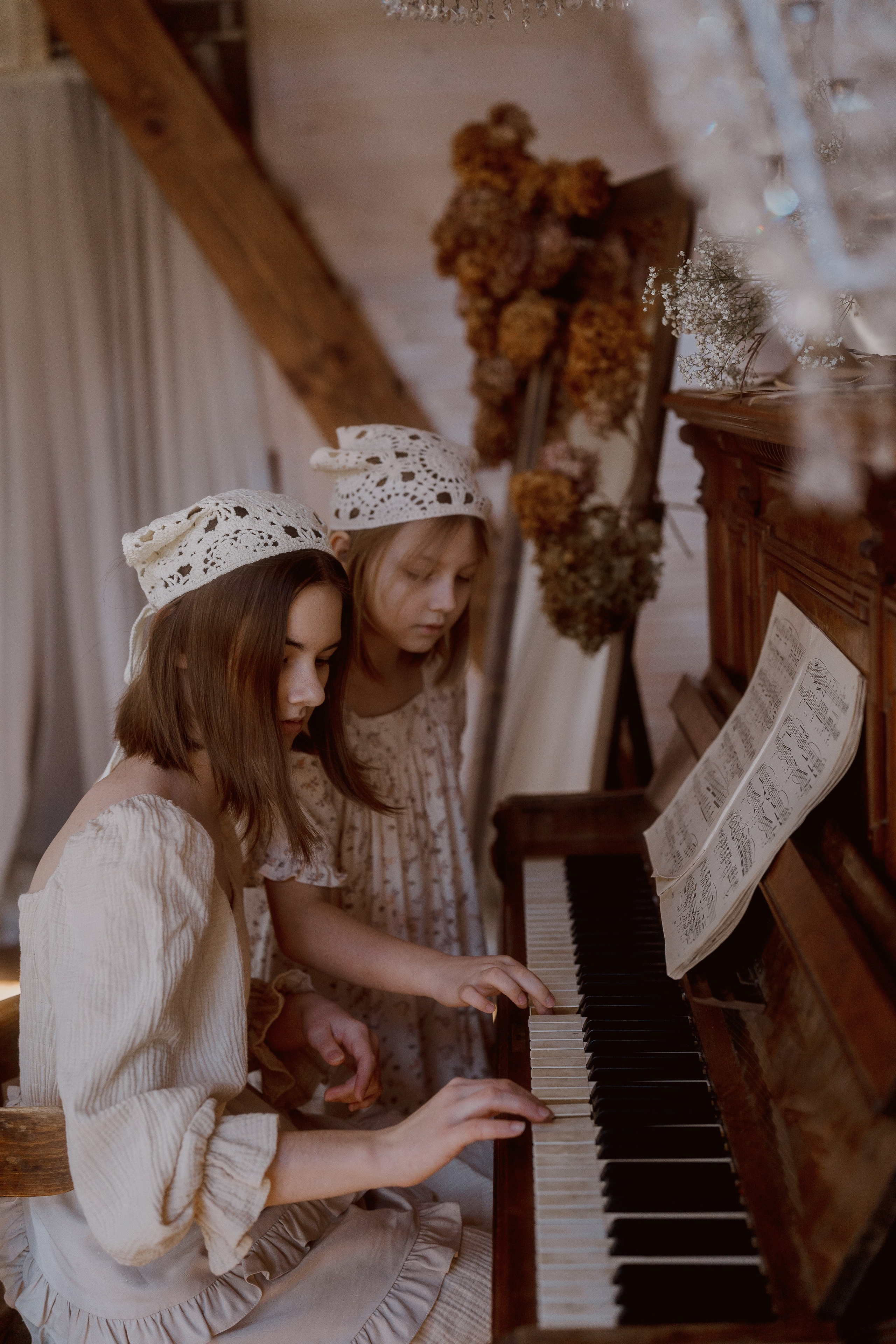 Нюша и Маша. Детская фотосессия Дом Элли г. Пушкино. Семейный и детский фотограф в Сергиев Посаде, Хотьково Якимчук Любовь