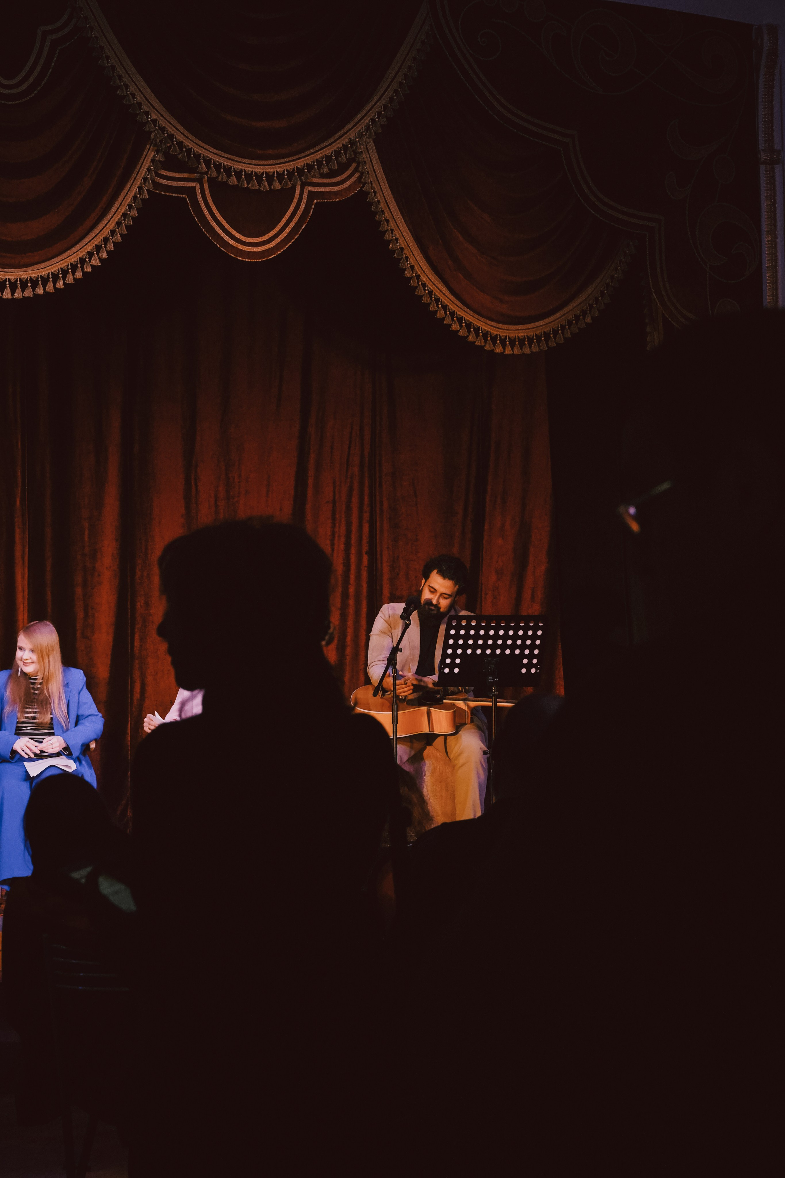 Поэтический вечер. Амина Абасова — индивидуальный фотограф в Махачкале, Дагестан