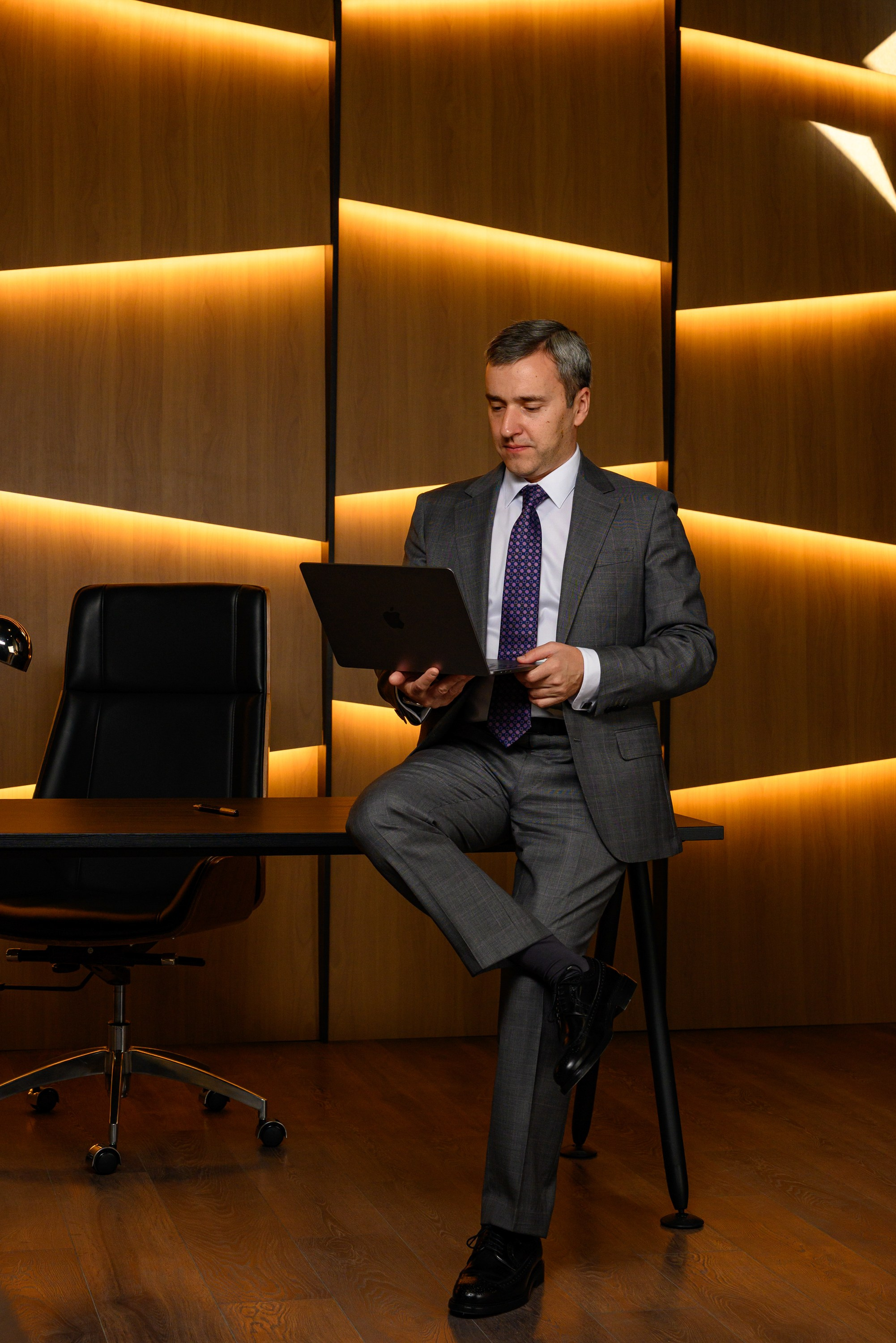 Портрет для руководителя. Компания и фотошкола по созданию контента в Москве