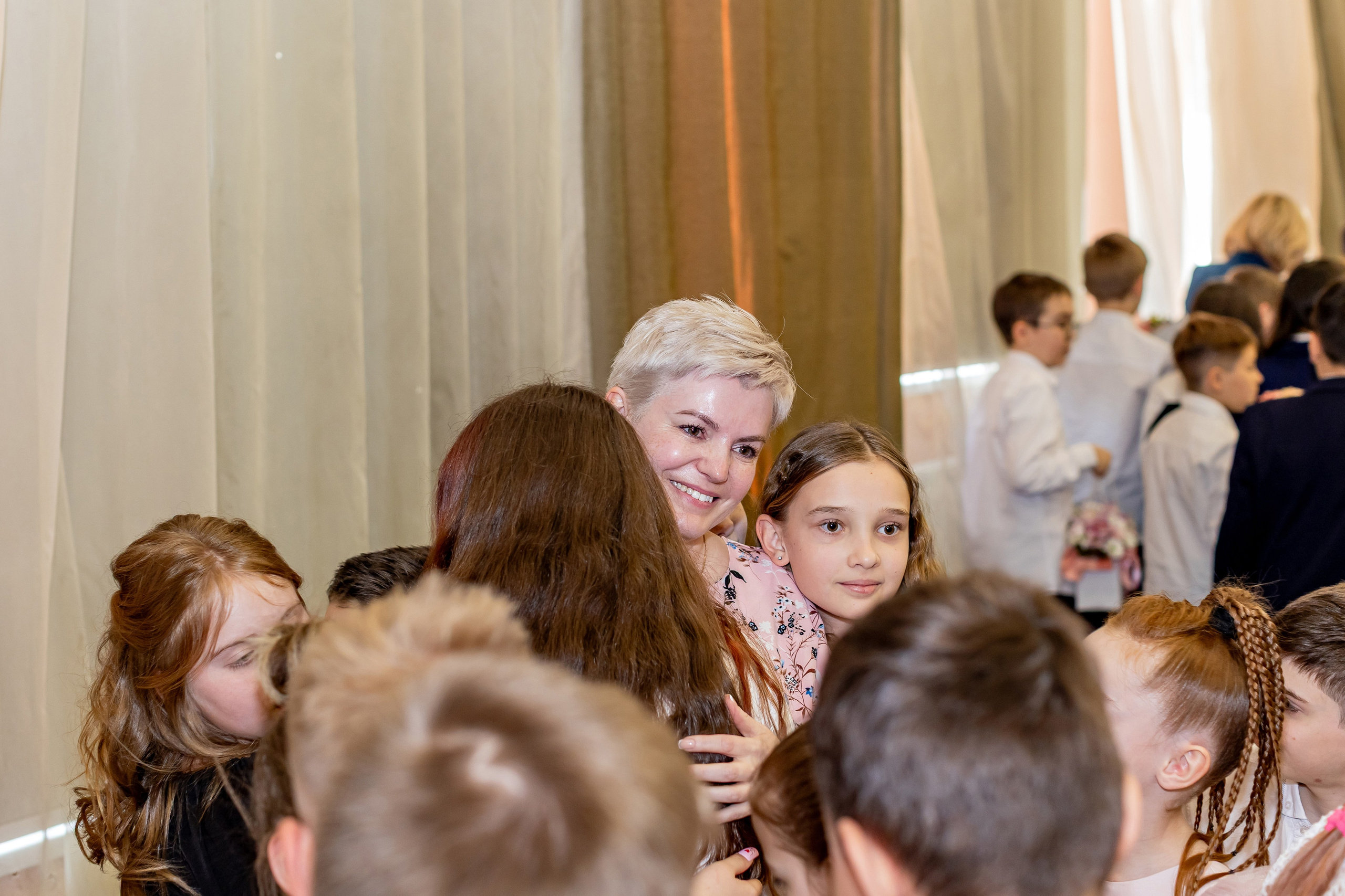 Выпускной праздник в начальной школе. Фотограф и видеограф Москва. Свадебный фотограф, видеограф. Выпускные альбомы. Оживающие альбомы