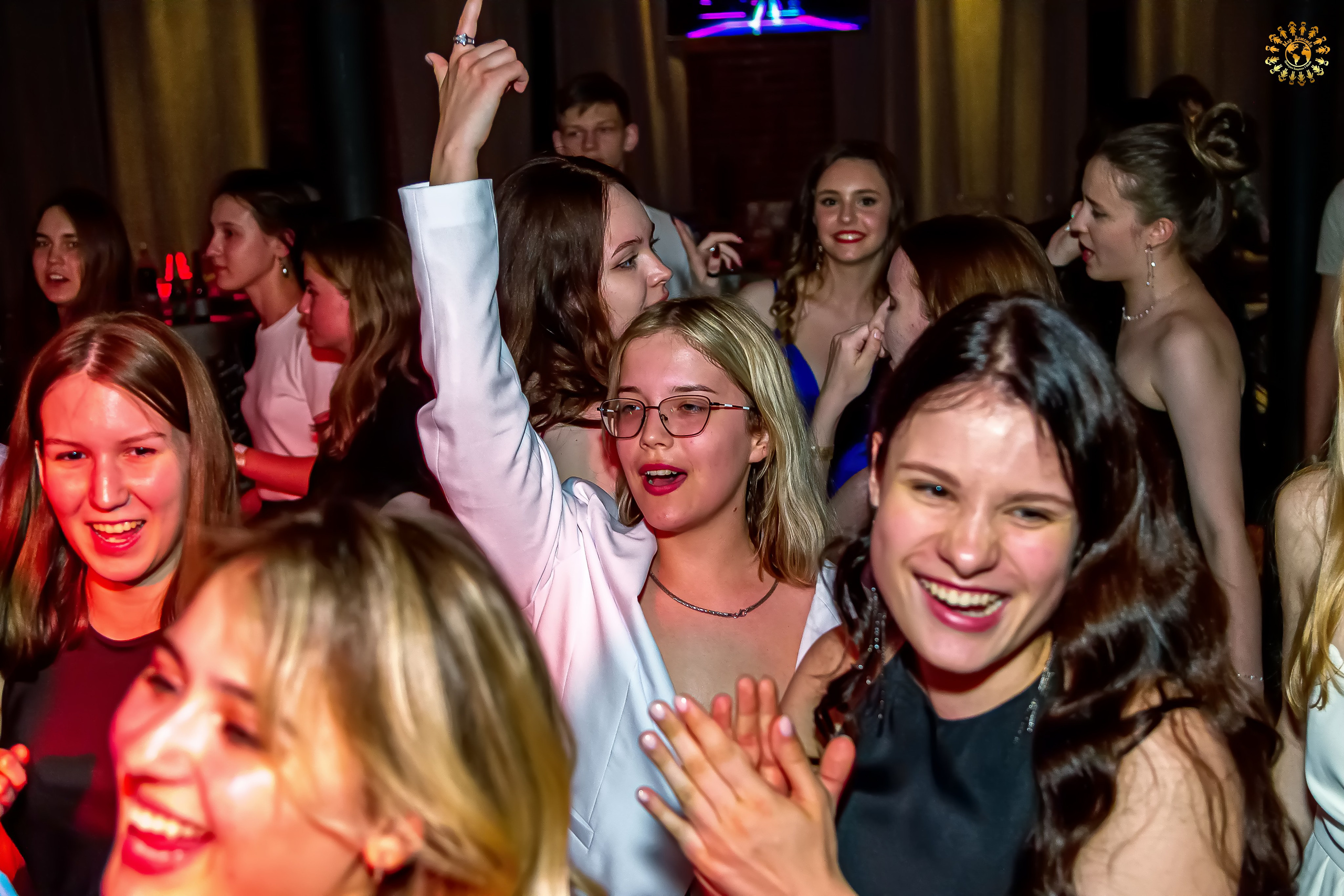 Выпускной 2023 (11-е классы) клуб «Джаггер», Москва. Репортажная съемка в Москве и области. Анималистика