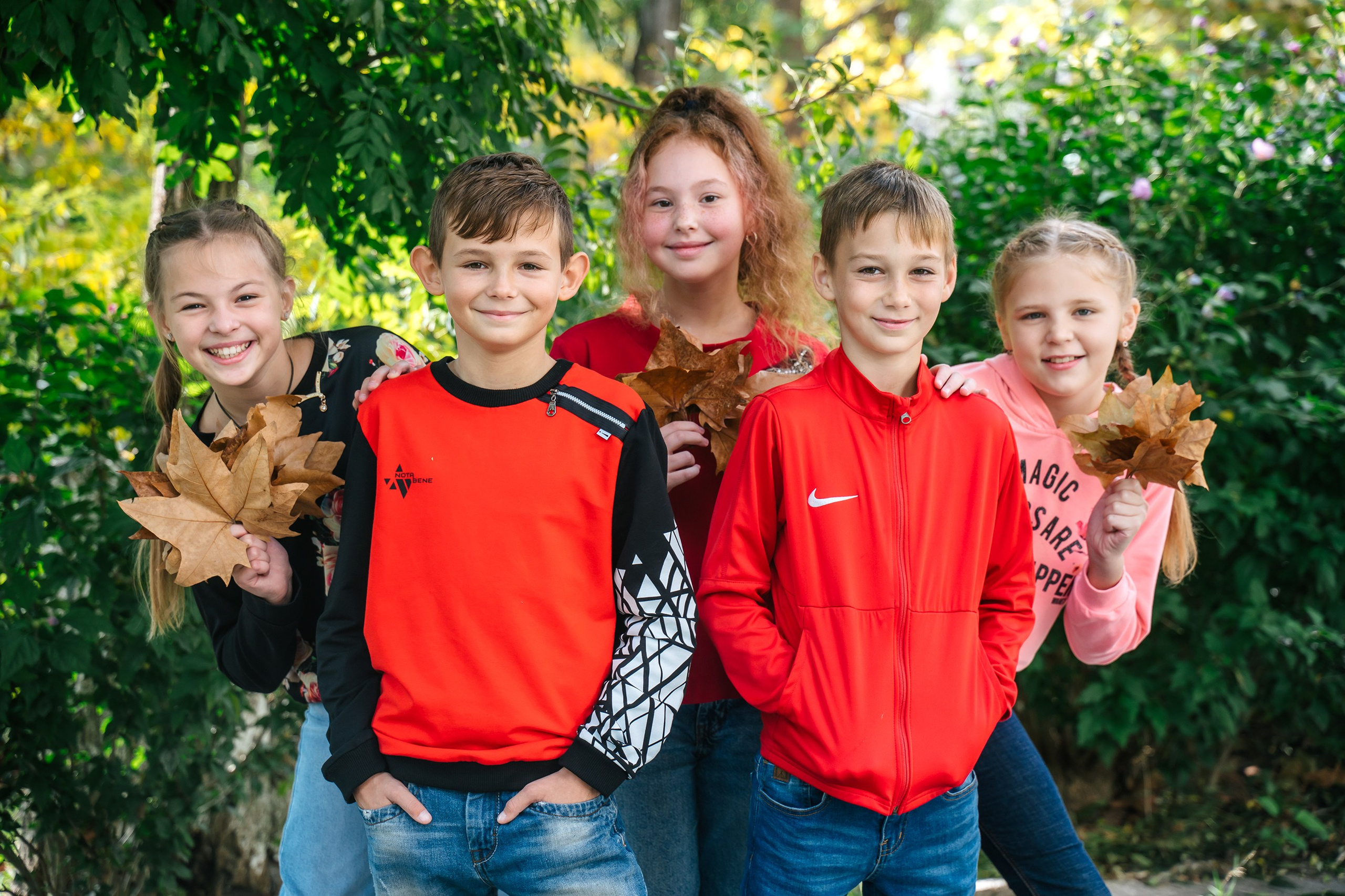 Фотографии с друзьями. Выпускные альбомы, школьные фотосессии в городе Новороссийске