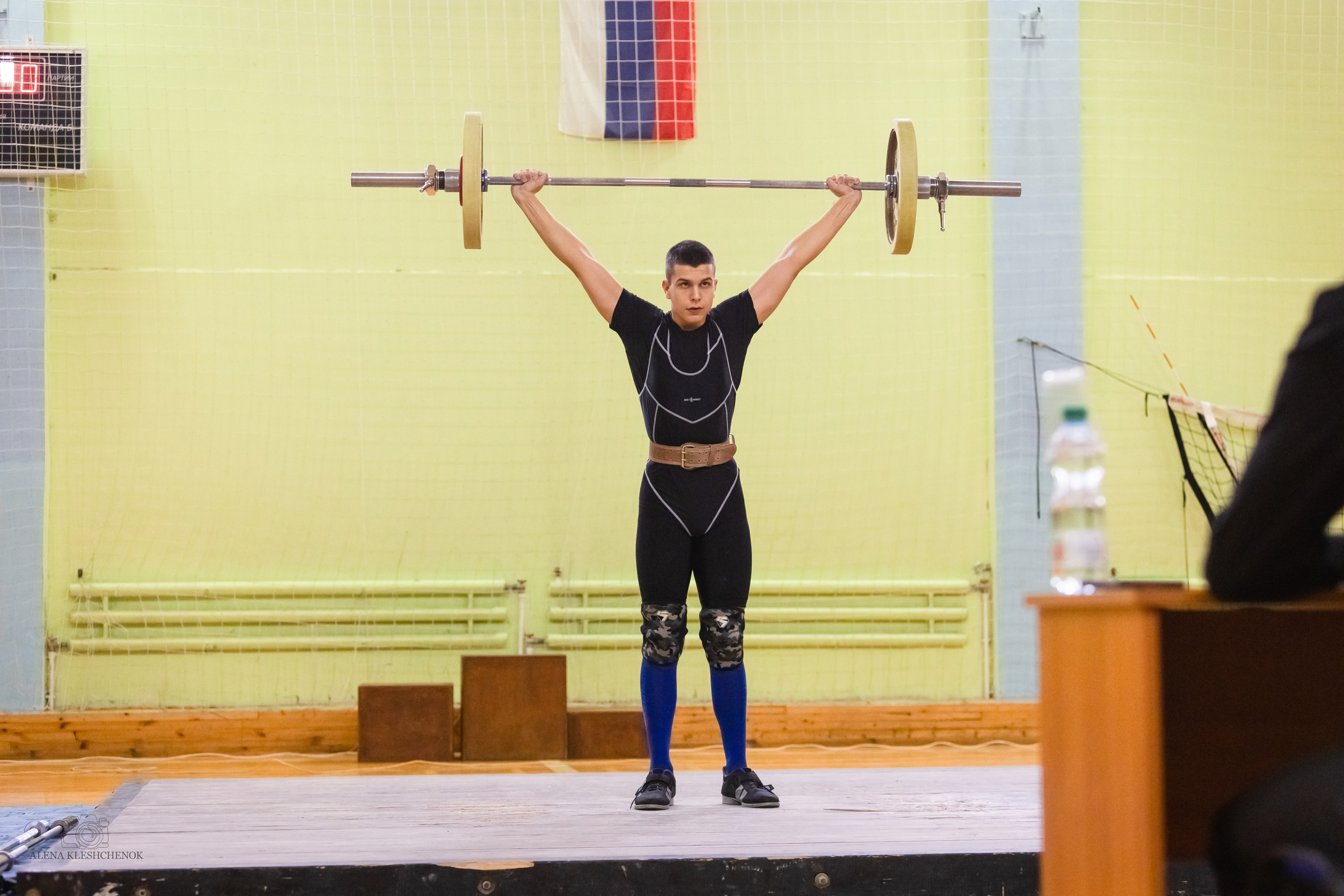 Репортажная съемка. На каждом снимке всегда два человека: фотограф и зритель