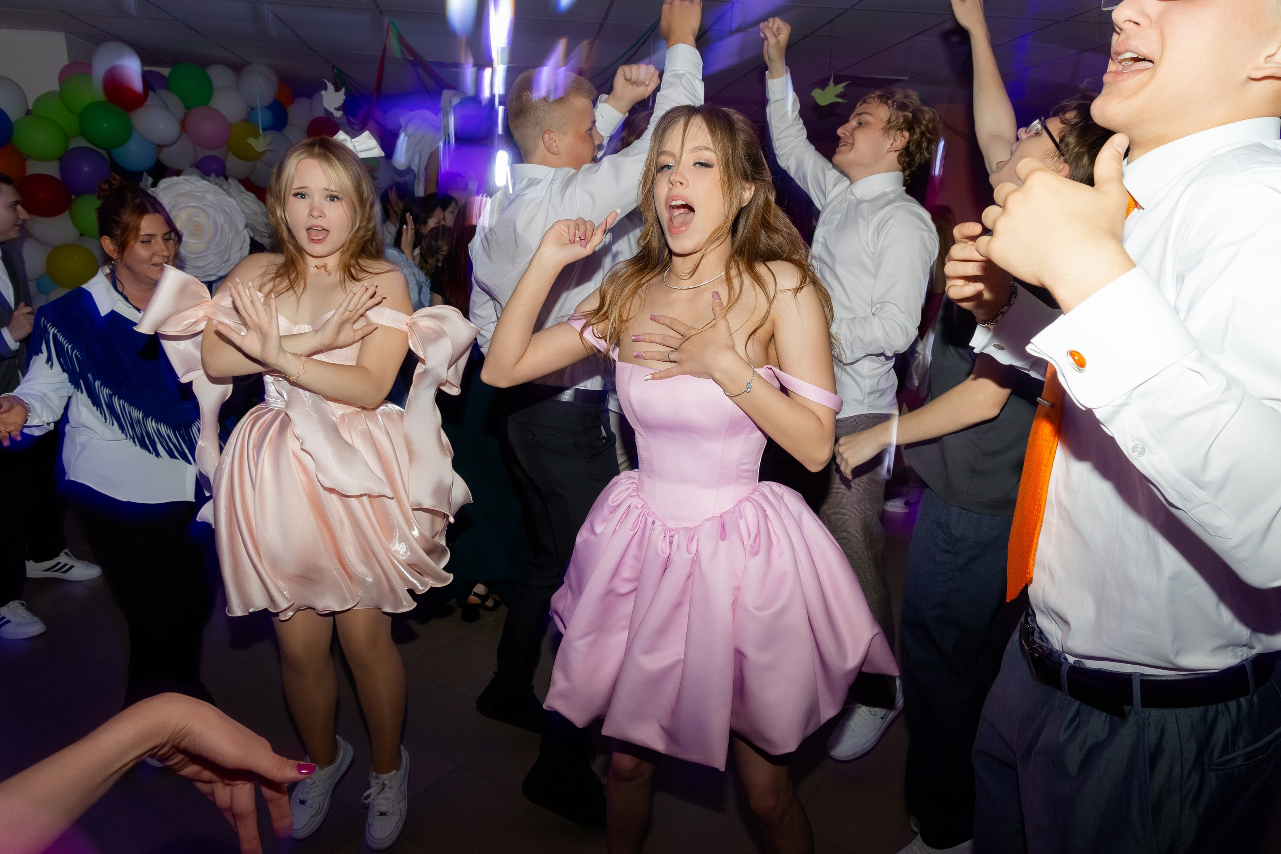 Школьный выпускной 2025 год в Минске, Беларуси. Свадебный фотограф в Минске/Беларуси Сергей Спиридонов