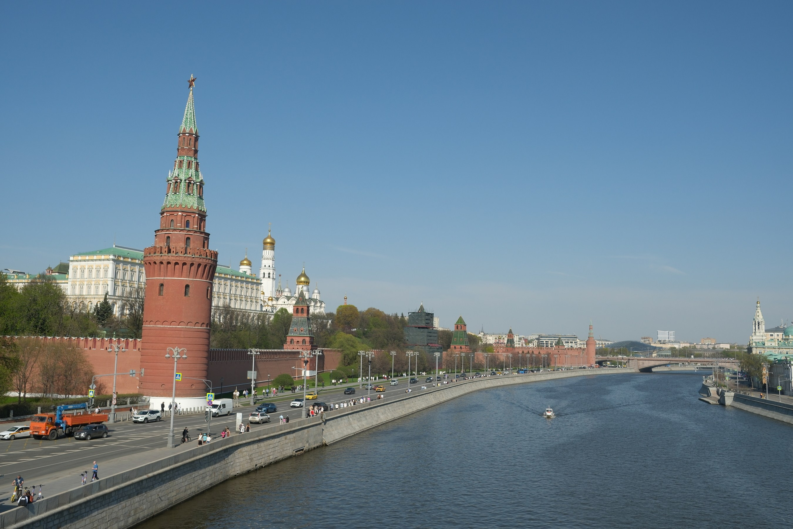 Улица, люди, жизнь…