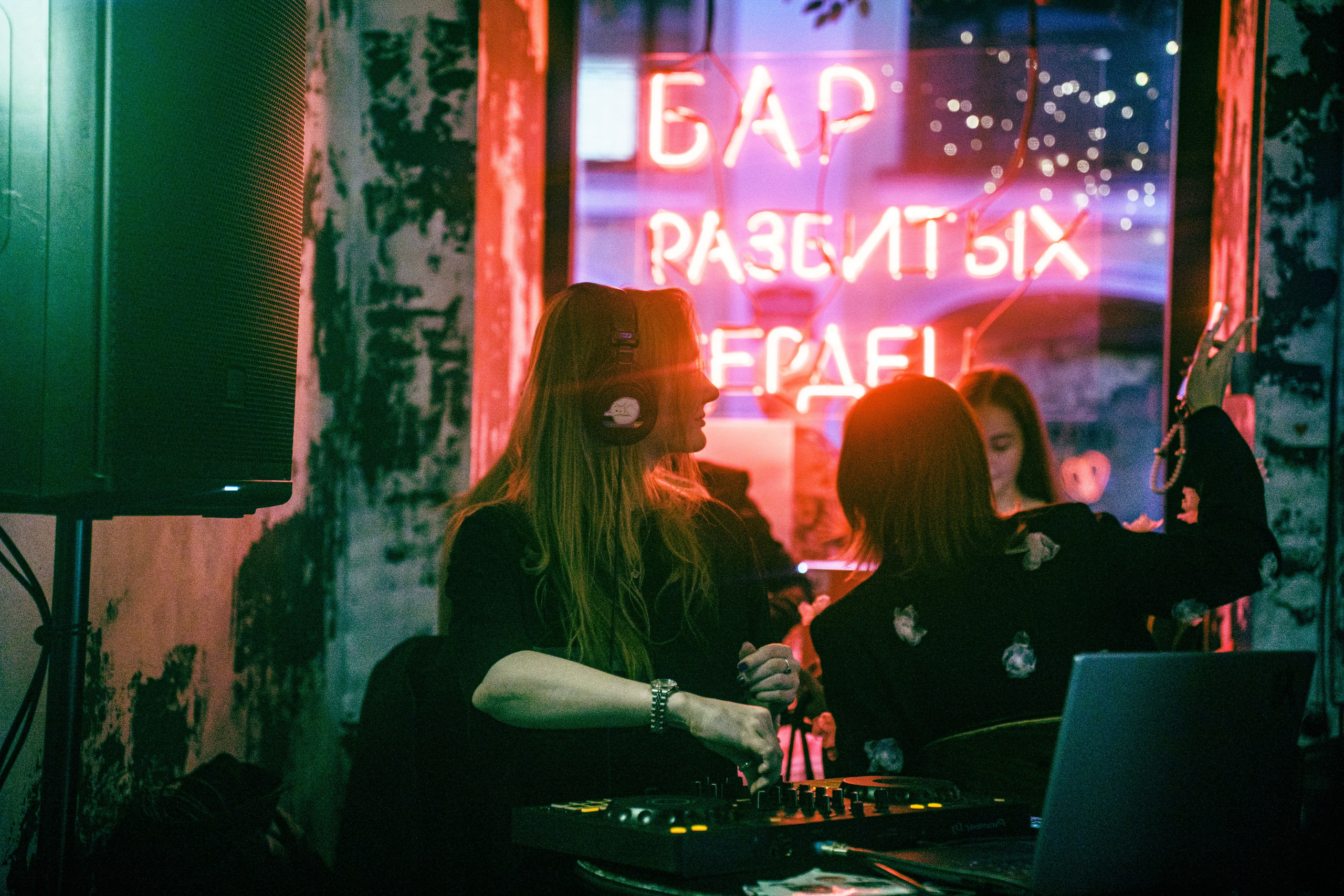 Бар разбитых сердец — 10/12 DJ's. Концертный и репортажный фотограф в Санкт-Петербурге Слава Пахомов