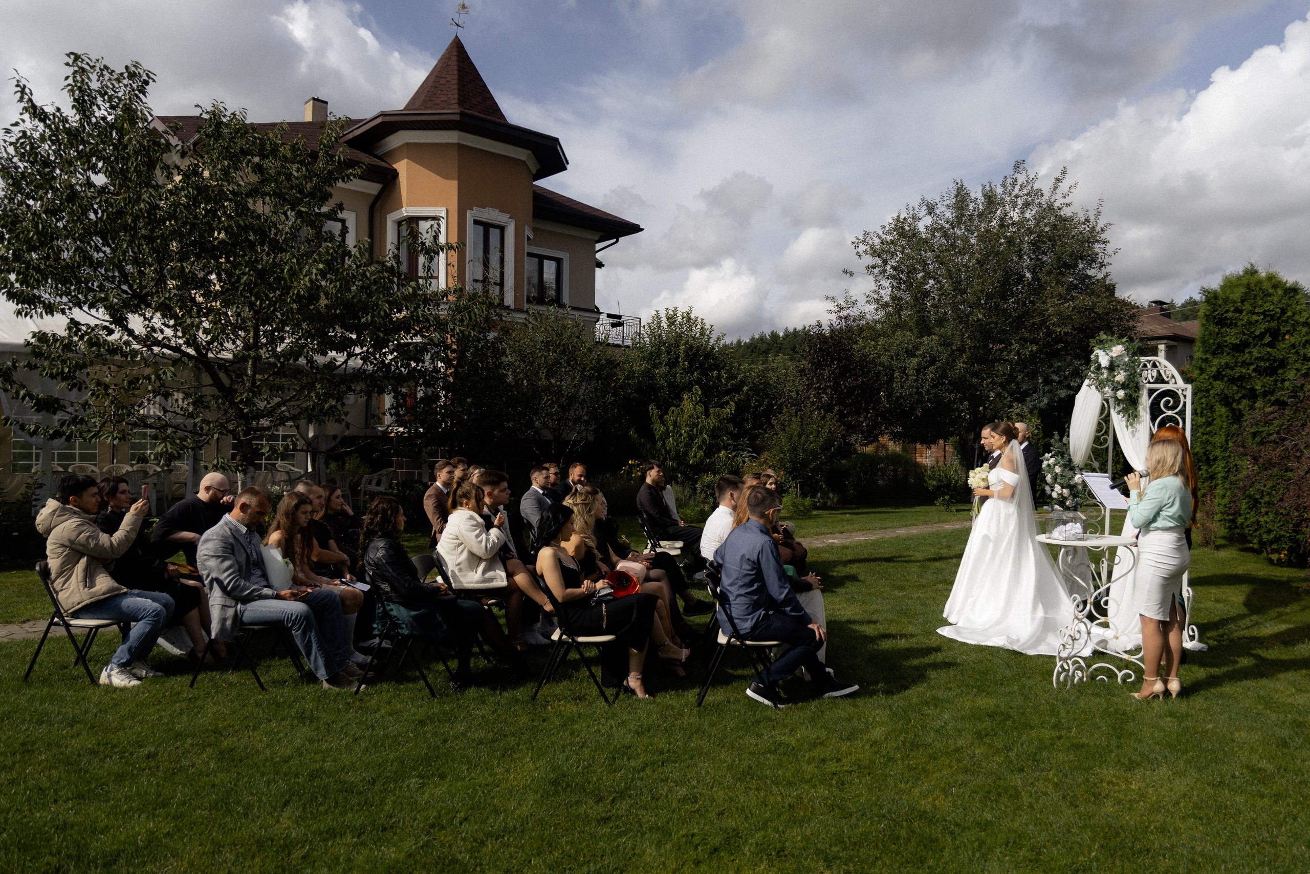 Свадебная фотосессия Анастасии и Игоря в Усадьбе Легенда. Свадебный фотограф в Минске/Беларуси Сергей Спиридонов