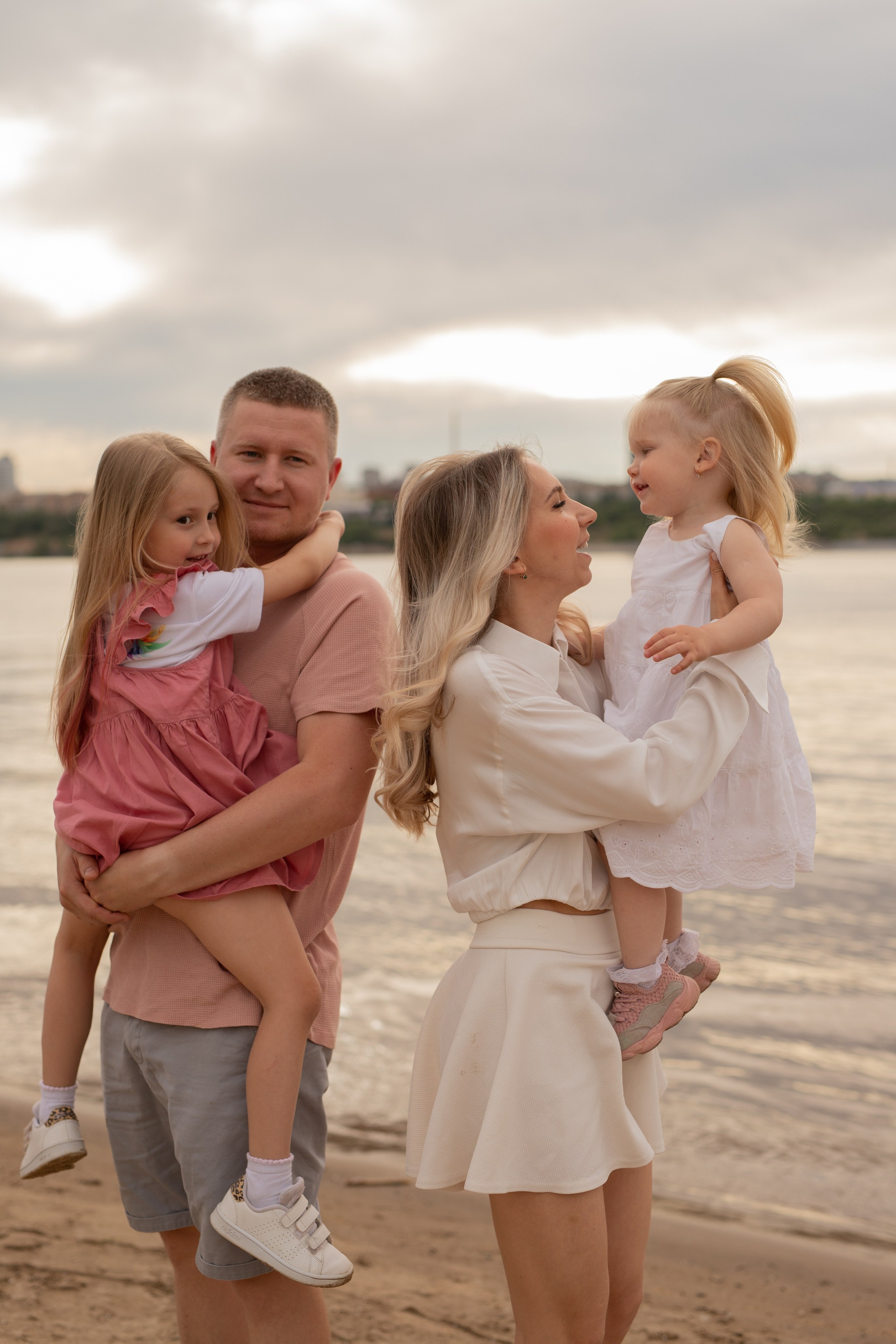 Портфолио семейная съемка Волгоград Волжский. Фотограф новорождённых Волгоград Волжский Дарья Рыскаль