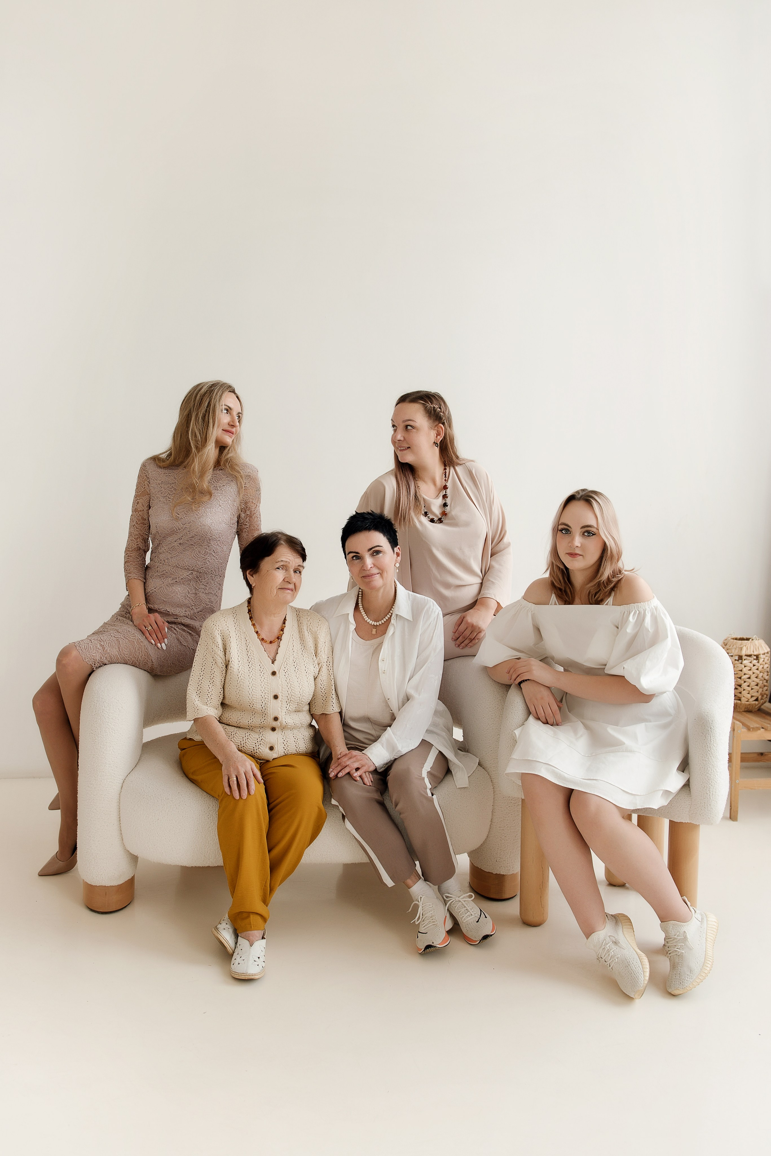 Семейная съёмка большой семьи в Москве. Детский фотограф в Долгопрудном и Москве