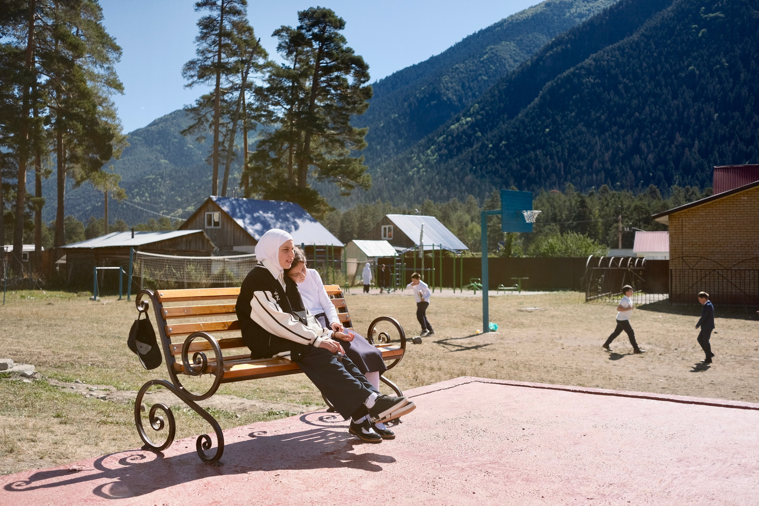 Средняя школа с. Архыз, Карачаево-Черкессия. Фотограф Евгений Андреев