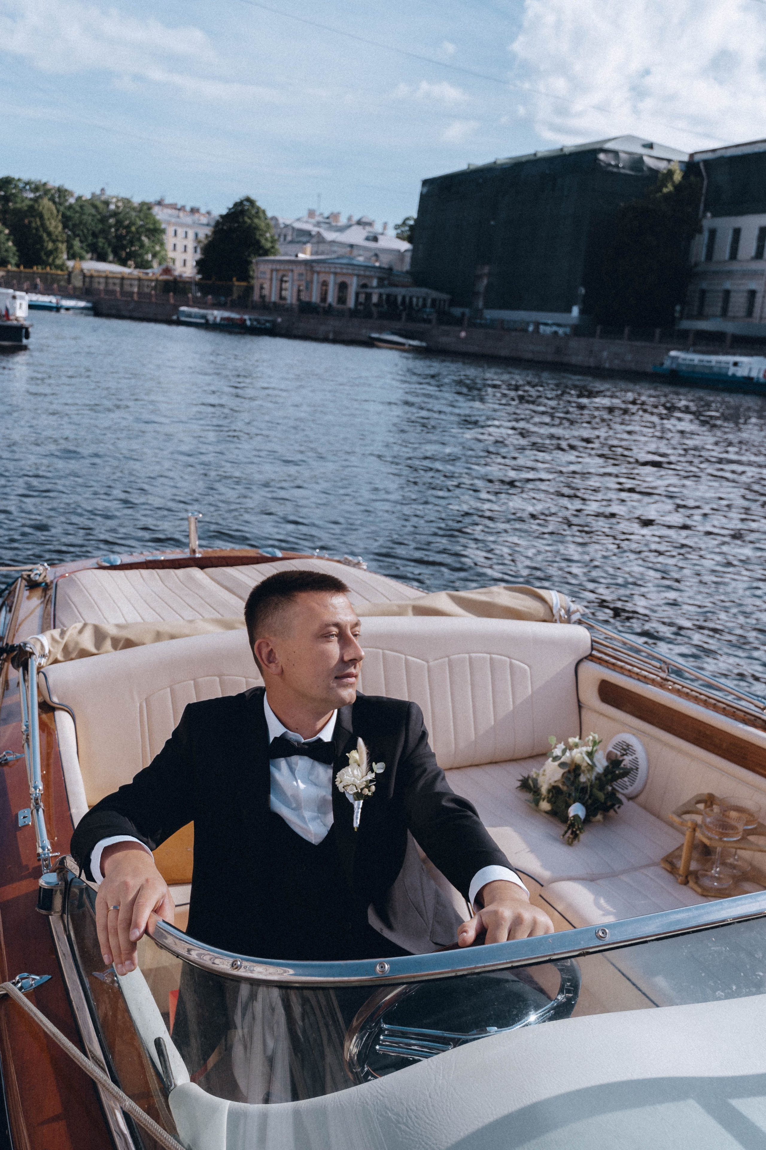 СВАДЕНБНАЯ СЬЕМКА НА КАТЕРЕ ПО КАНАЛАМ САНКТ-ПЕТЕРБУРГА И В АКВАТОРИИ НЕВЫ. Профессиональный фотограф, Санкт-Петербург — Виктория Богомолова