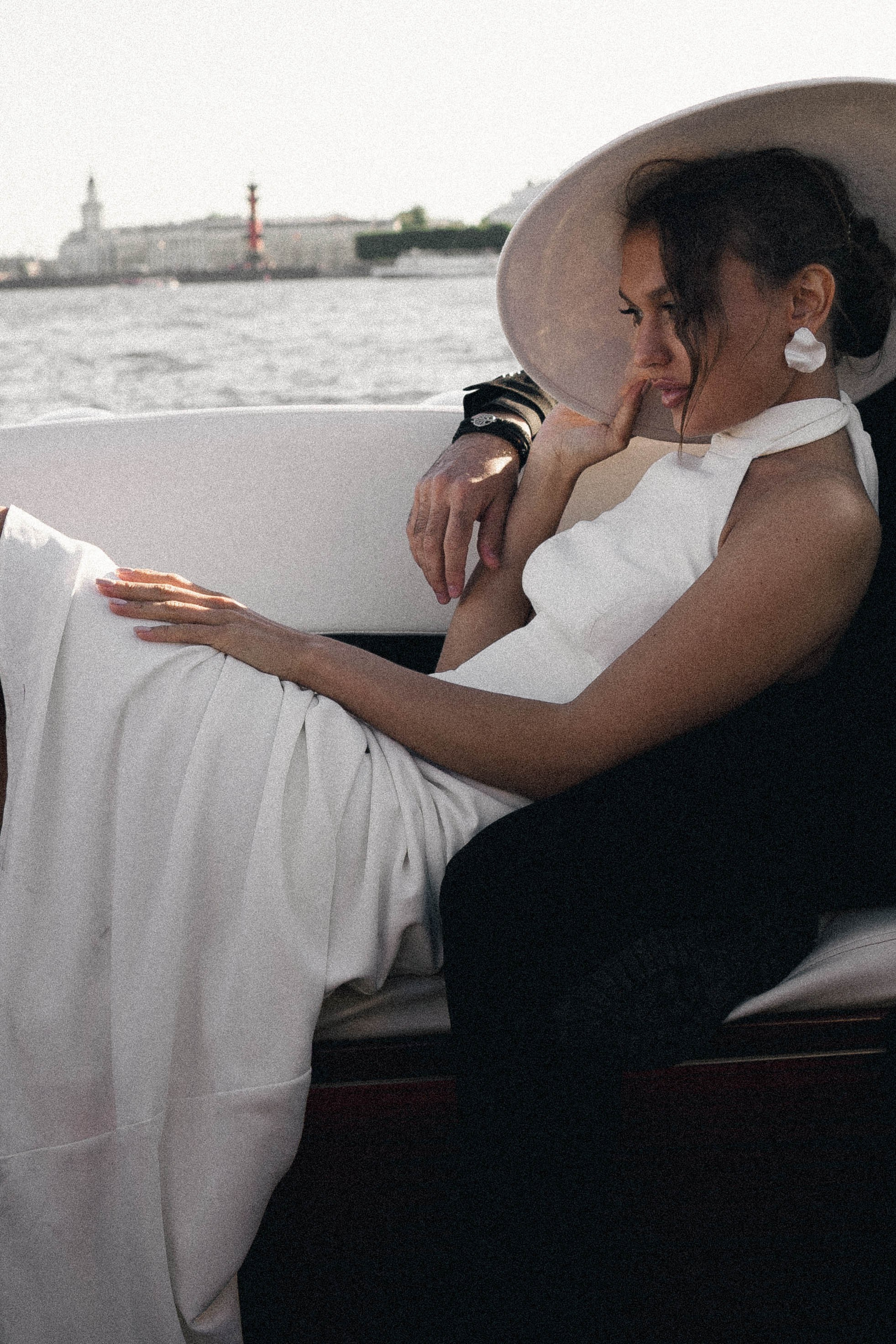 СВАДЕНБНАЯ СЬЕМКА НА КАТЕРЕ ПО КАНАЛАМ САНКТ-ПЕТЕРБУРГА И В АКВАТОРИИ НЕВЫ. Профессиональный фотограф, Санкт-Петербург — Виктория Богомолова