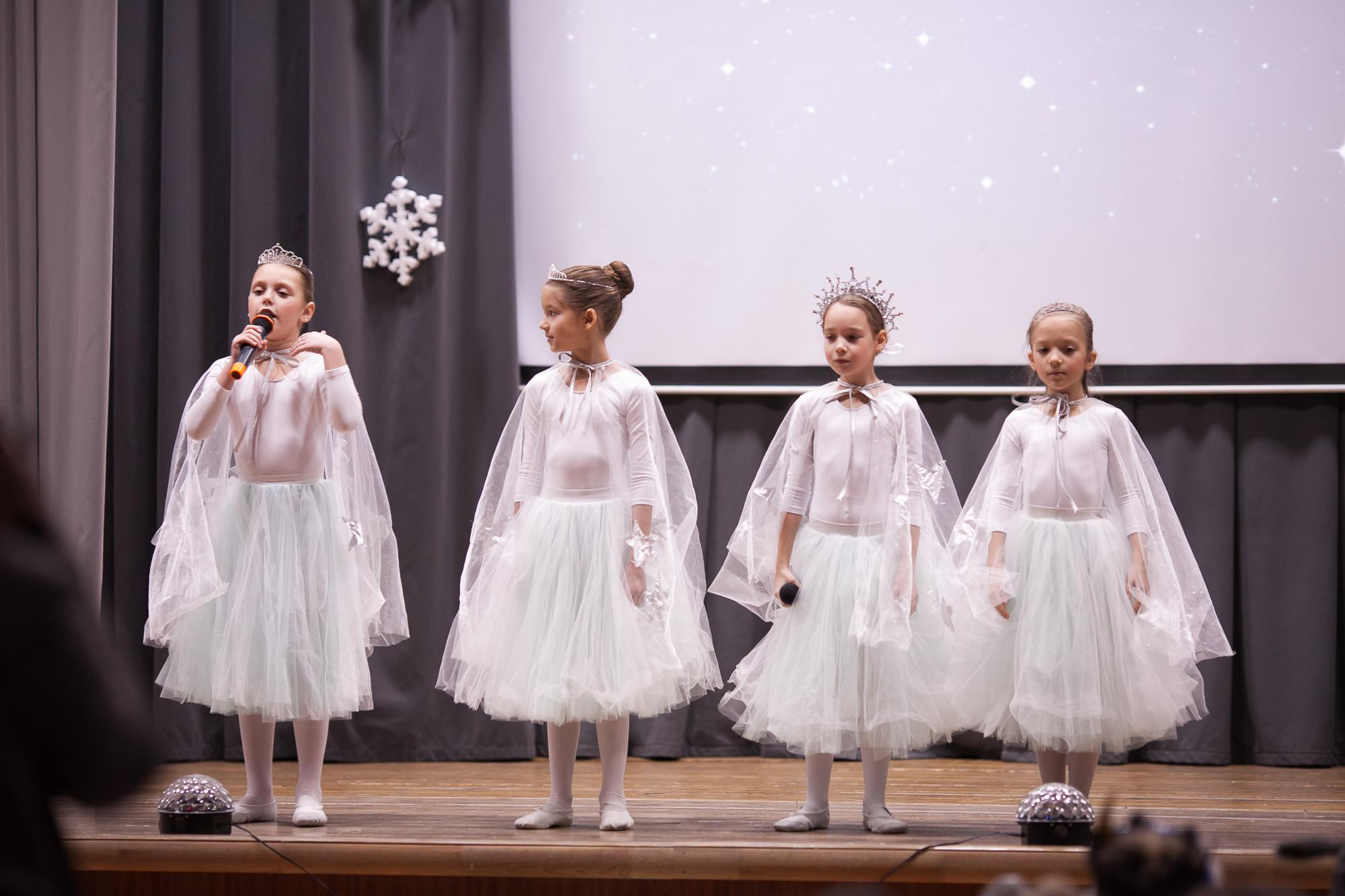 Праздник в школе. Выпускные альбомы Москва СВАО