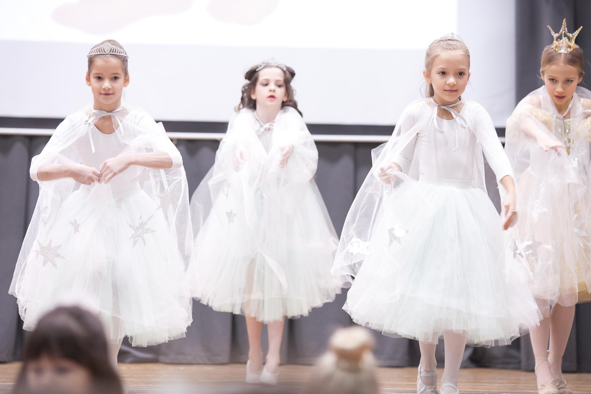 Праздник в школе. Выпускные альбомы Москва СВАО