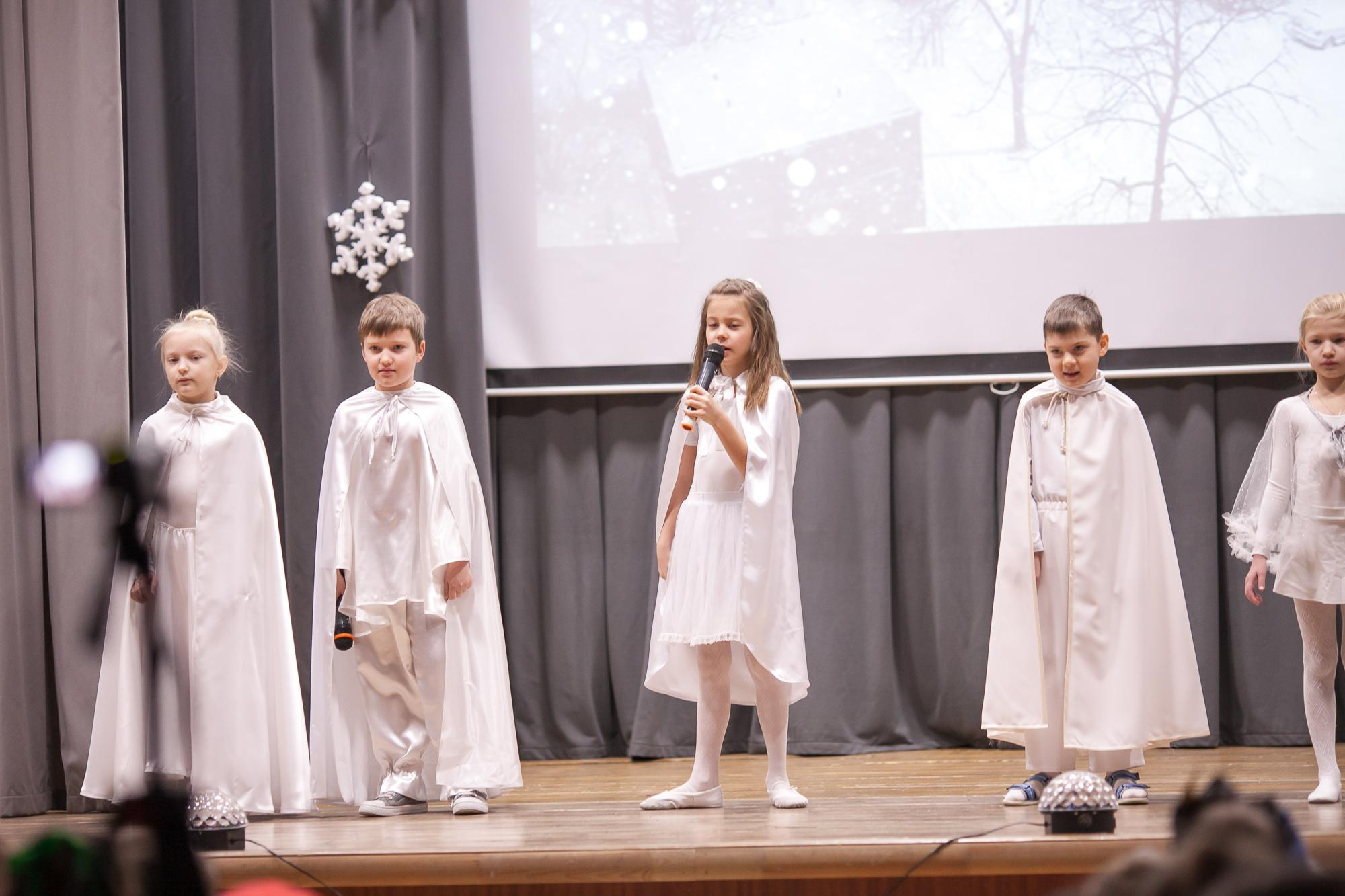 Праздник в школе. Выпускные альбомы Москва СВАО