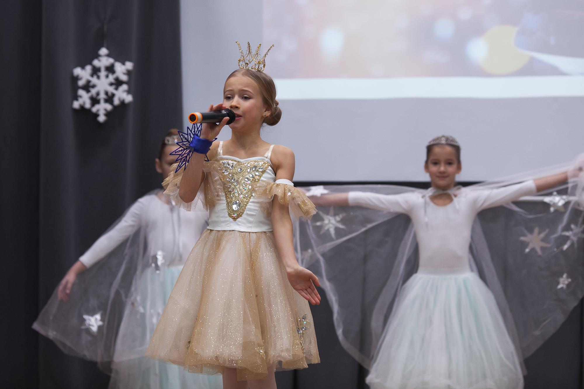 Праздник в школе. Выпускные альбомы Москва СВАО