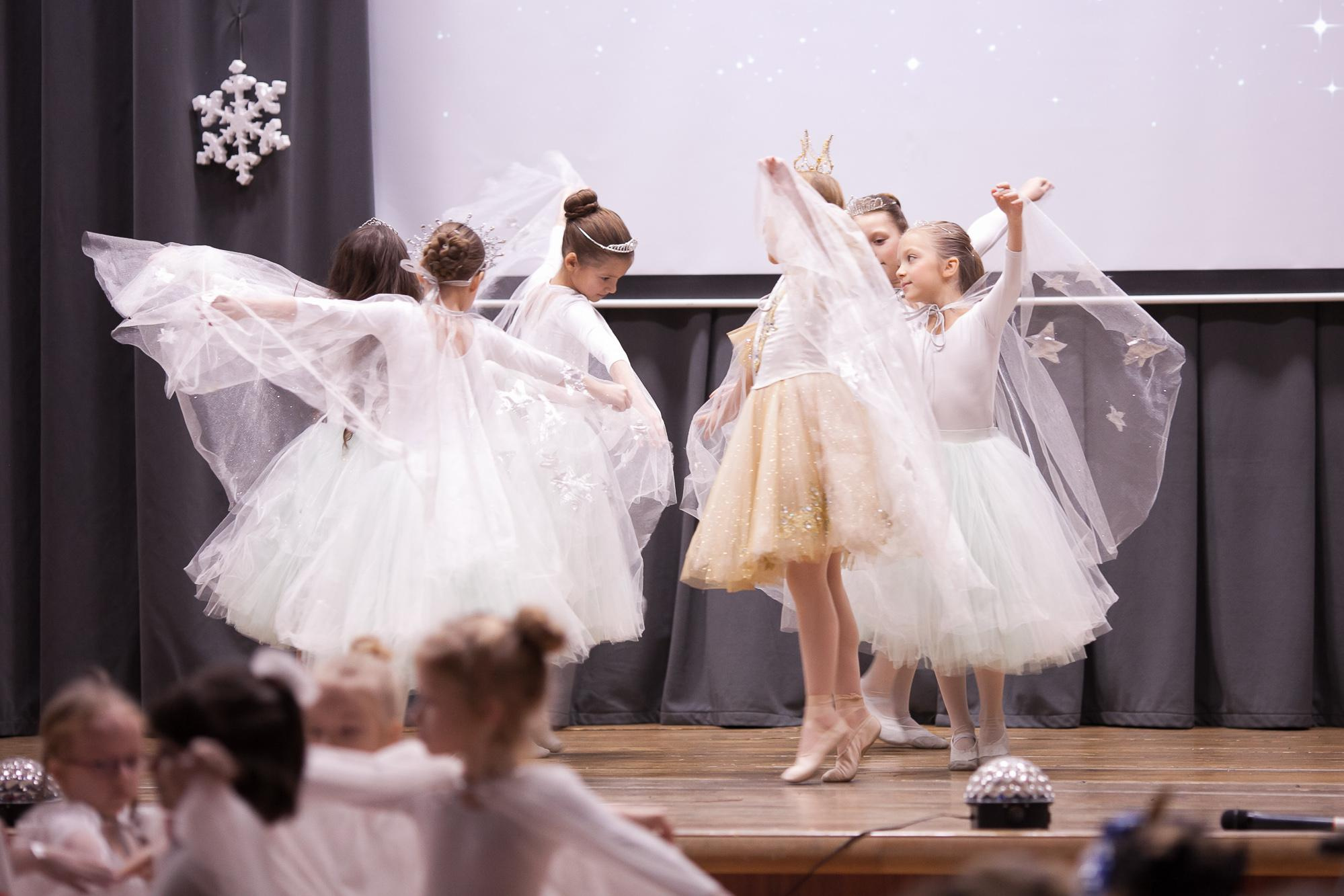 Праздник в школе. Выпускные альбомы Москва СВАО