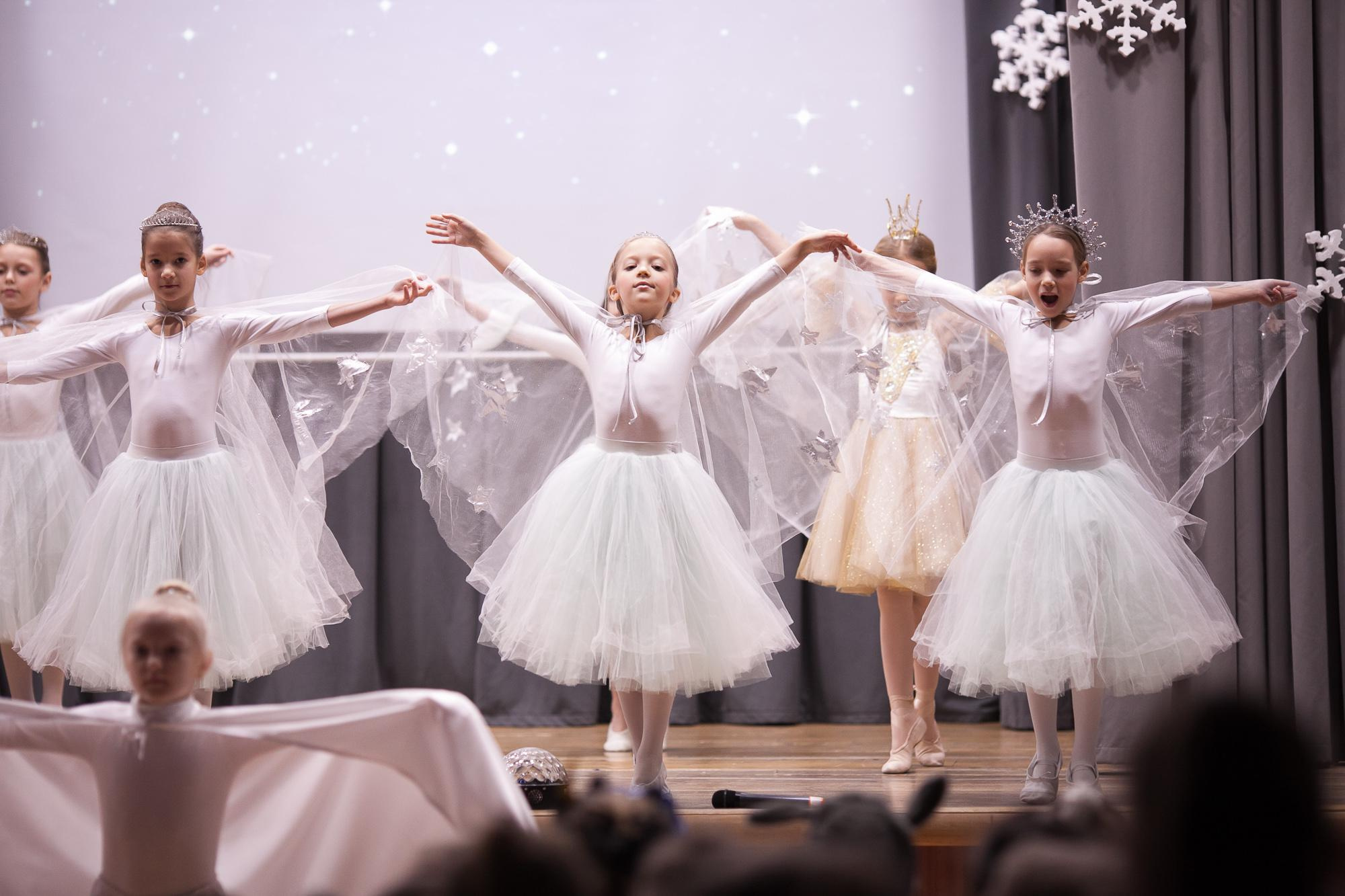 Праздник в школе. Выпускные альбомы Москва СВАО