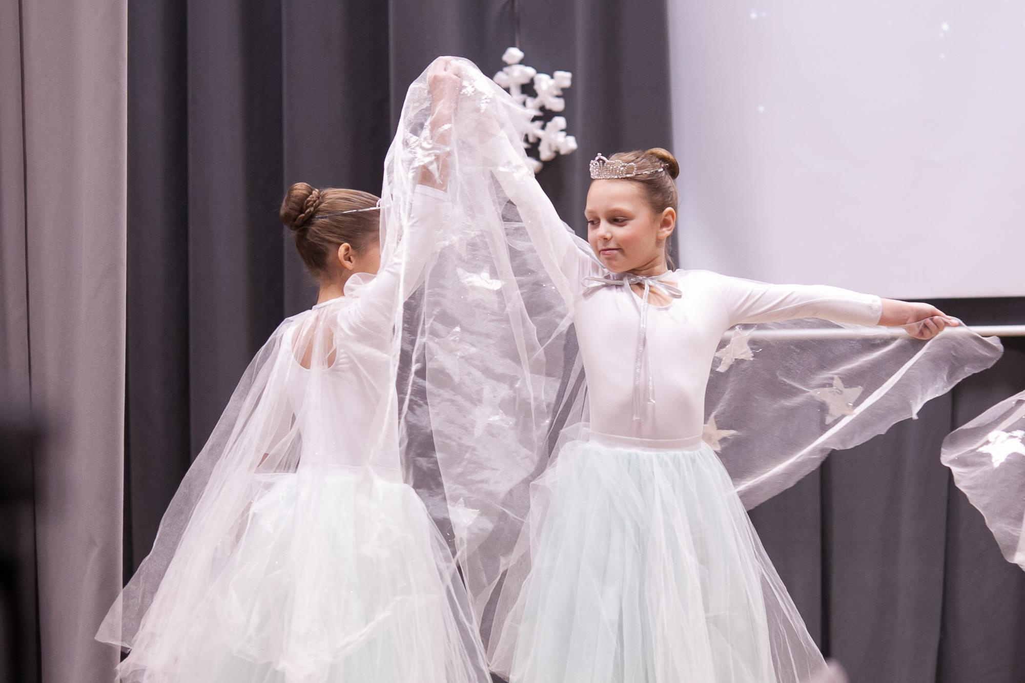 Праздник в школе. Выпускные альбомы Москва СВАО