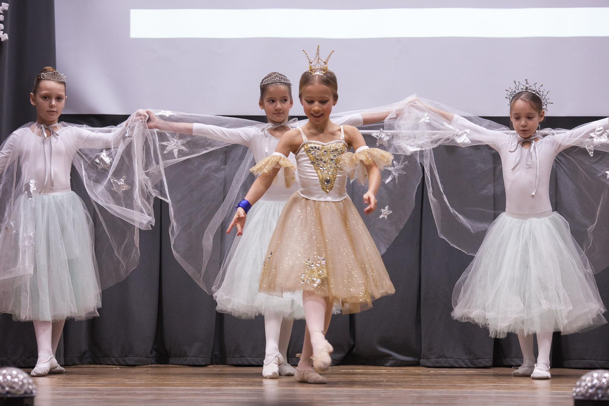 Праздник в школе. Выпускные альбомы Москва СВАО
