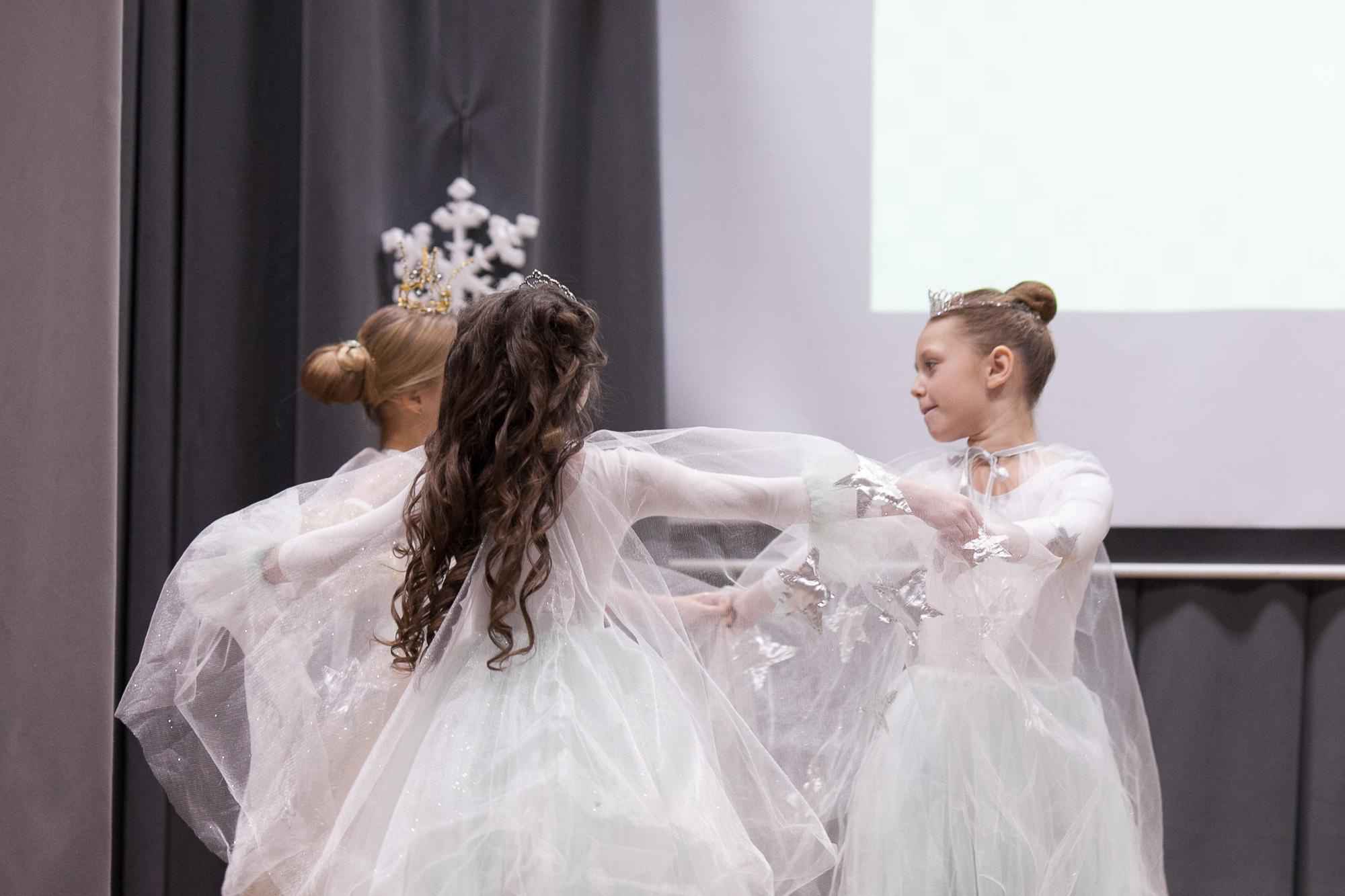 Праздник в школе. Выпускные альбомы Москва СВАО