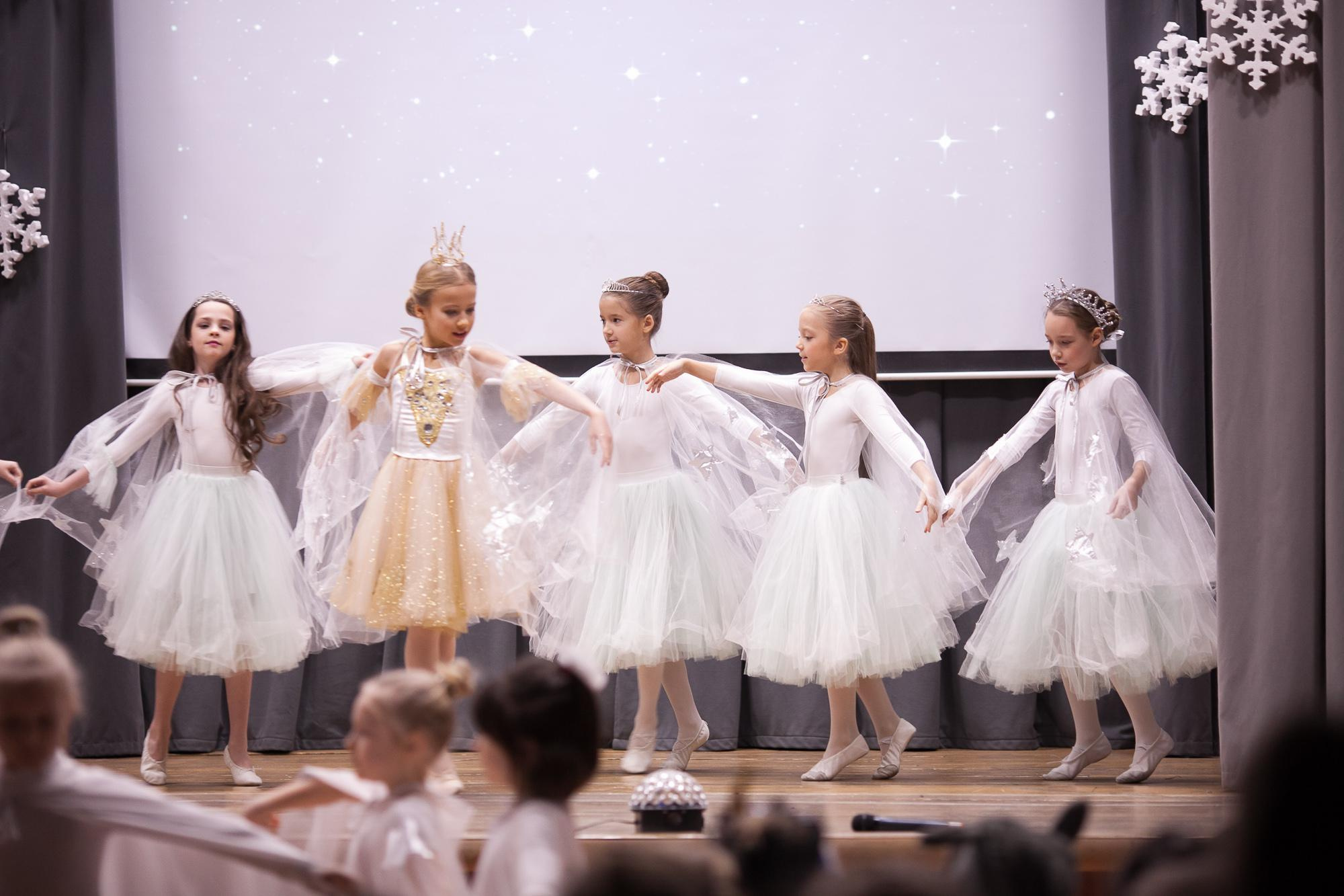 Праздник в школе. Выпускные альбомы Москва СВАО