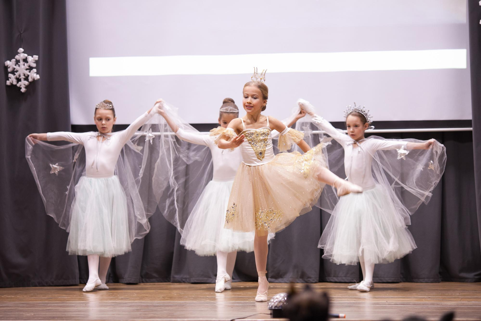 Праздник в школе. Выпускные альбомы Москва СВАО