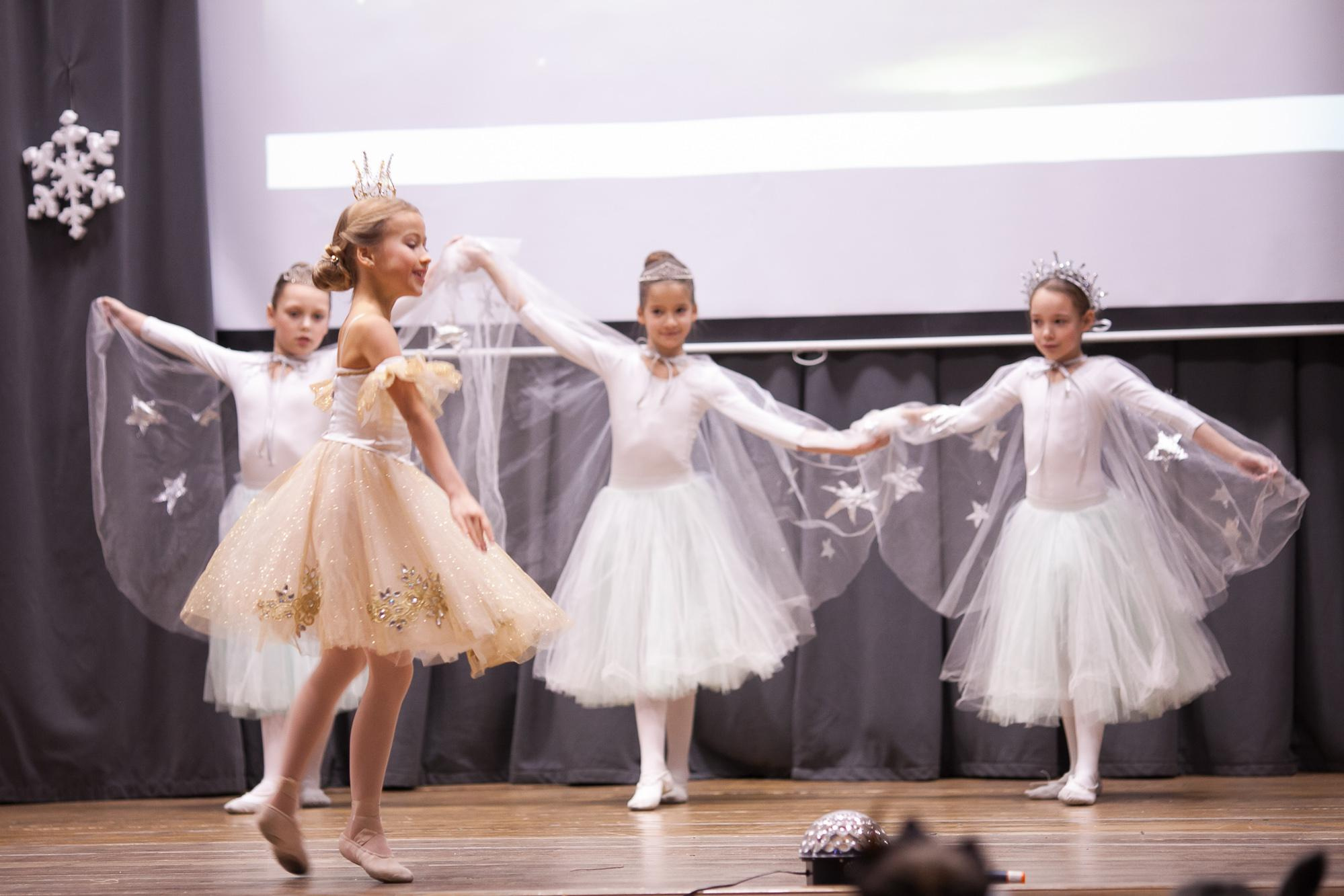 Праздник в школе. Выпускные альбомы Москва СВАО