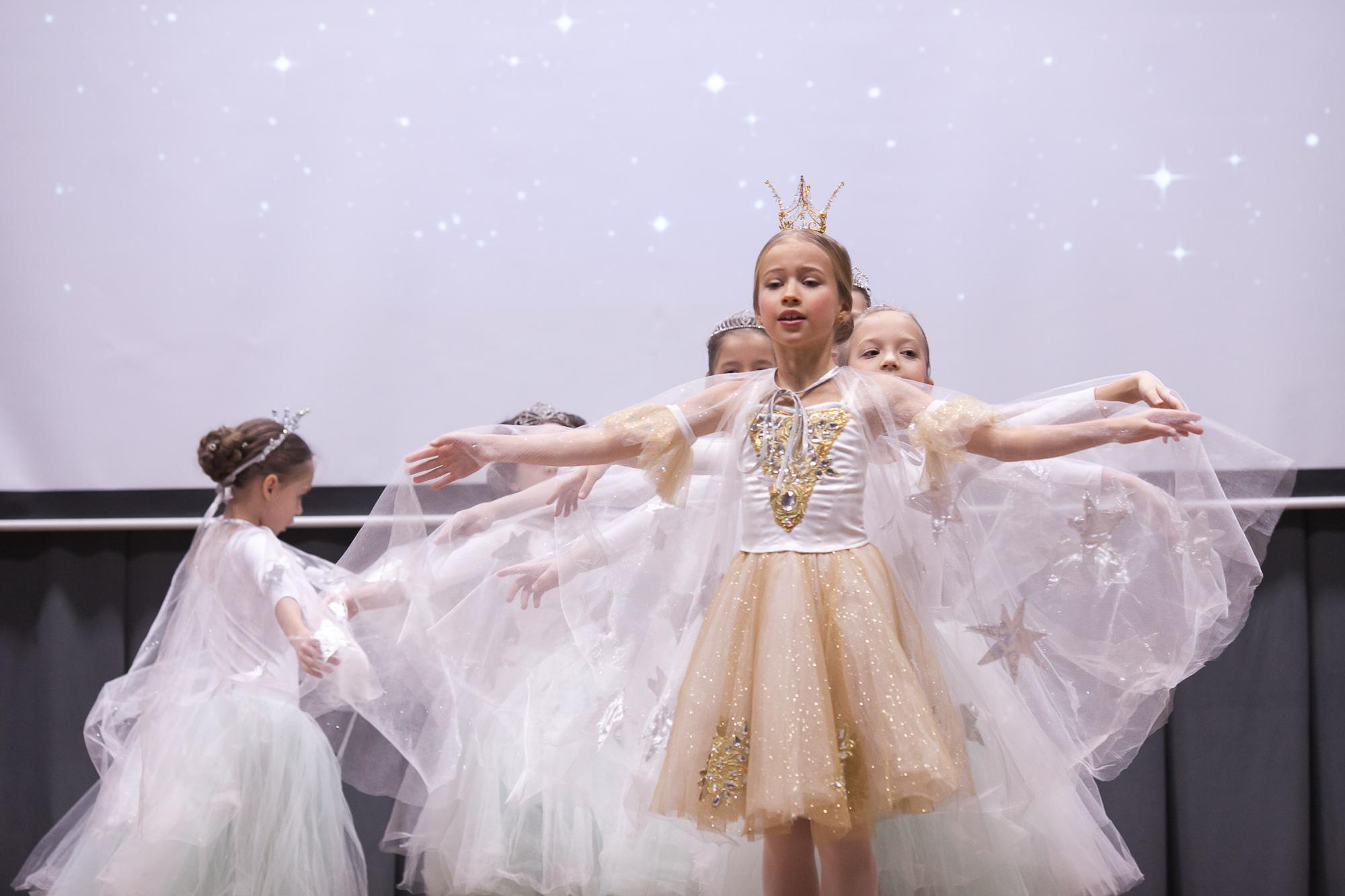 Праздник в школе. Выпускные альбомы Москва СВАО