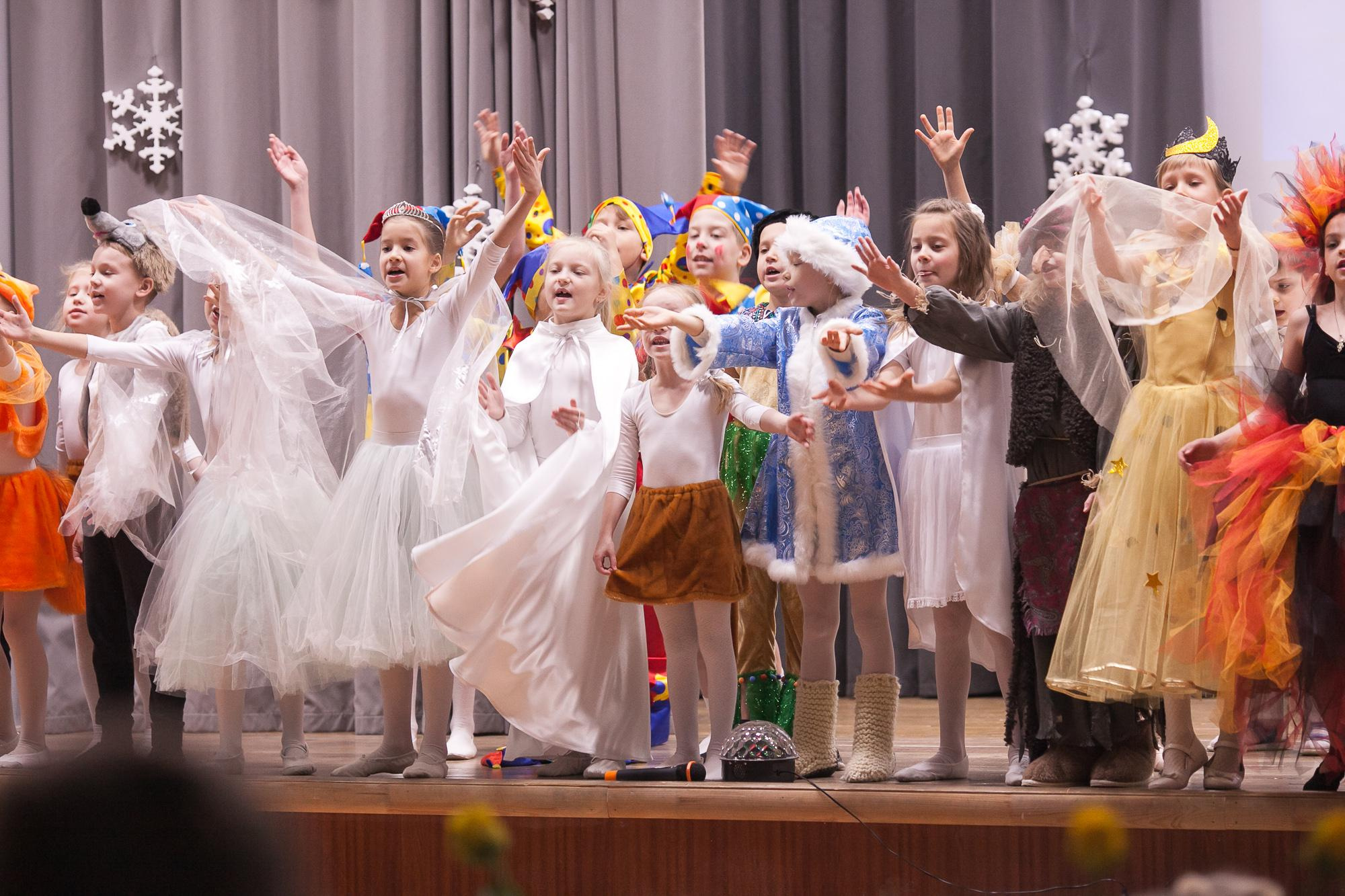 Праздник в школе. Выпускные альбомы Москва СВАО